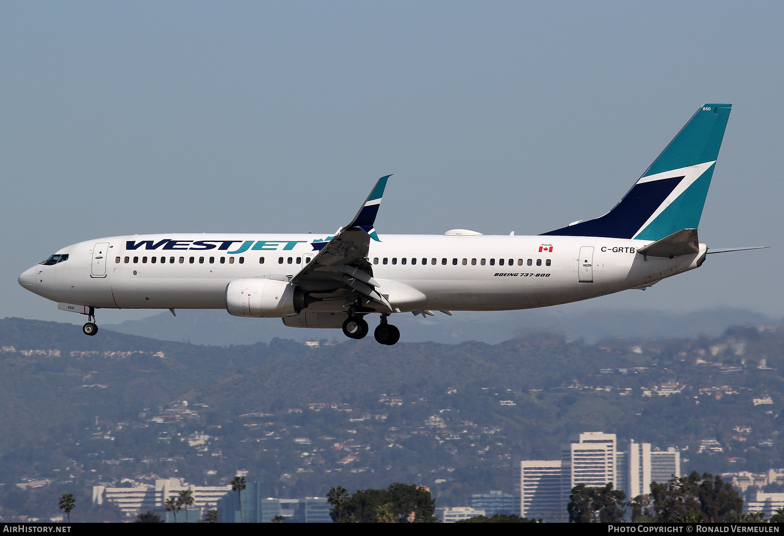 Aircraft Photo of C-GRTB | Boeing 737-800 | WestJet | AirHistory.net #713811