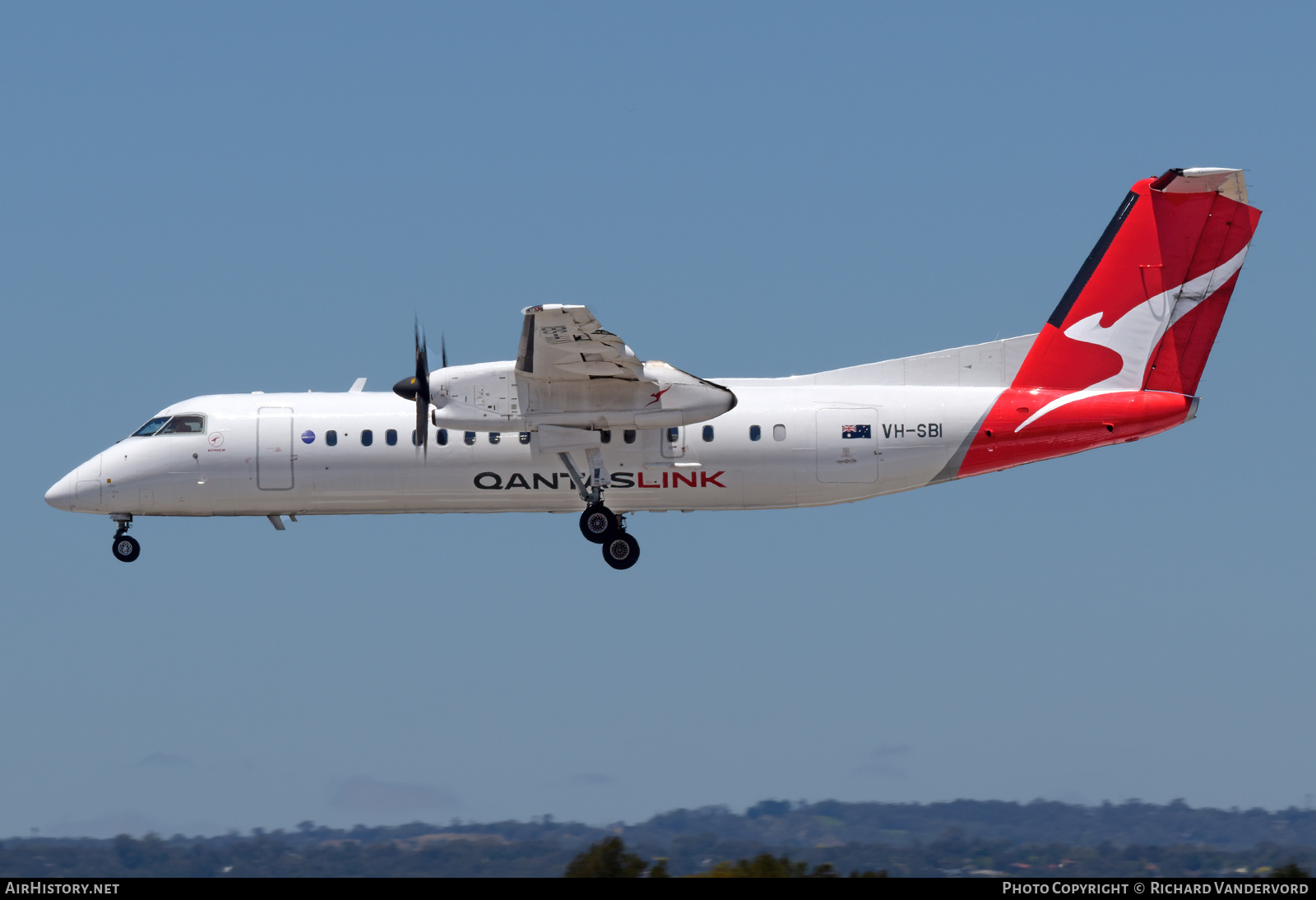 Aircraft Photo of VH-SBI | Bombardier DHC-8-315Q Dash 8 | QantasLink | AirHistory.net #714186