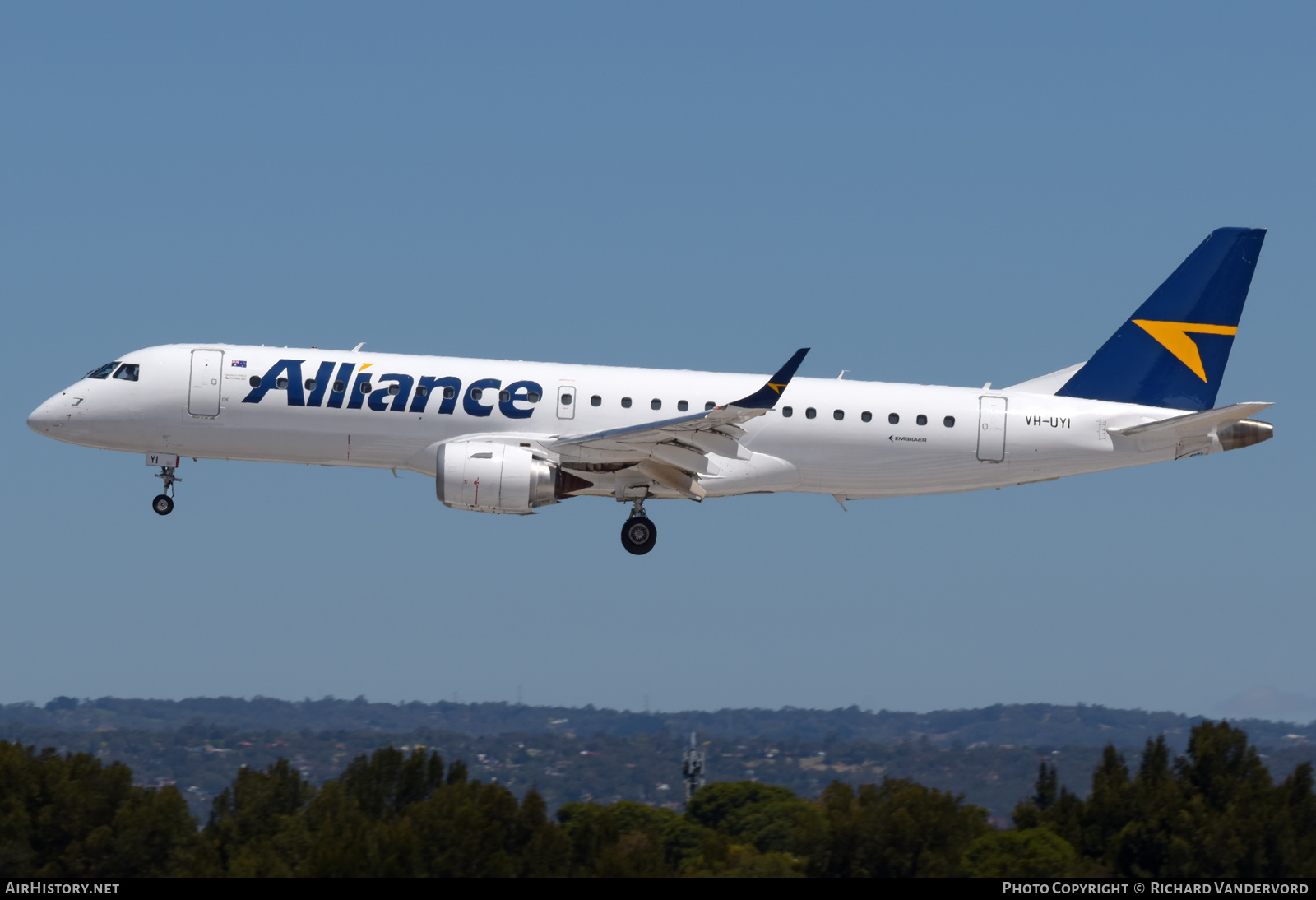 Aircraft Photo of VH-UYI | Embraer 190AR (ERJ-190-100IGW) | Alliance Airlines | AirHistory.net #714198