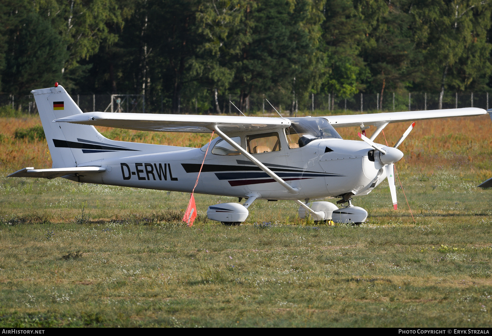 Aircraft Photo of D-ERWL | Cessna 172N Skyhawk II | AirHistory.net #714355