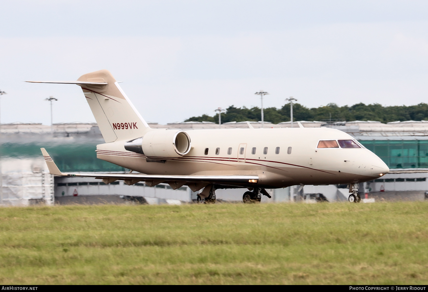 Aircraft Photo of N999VK | Bombardier Challenger 604 (CL-600-2B16) | AirHistory.net #714415