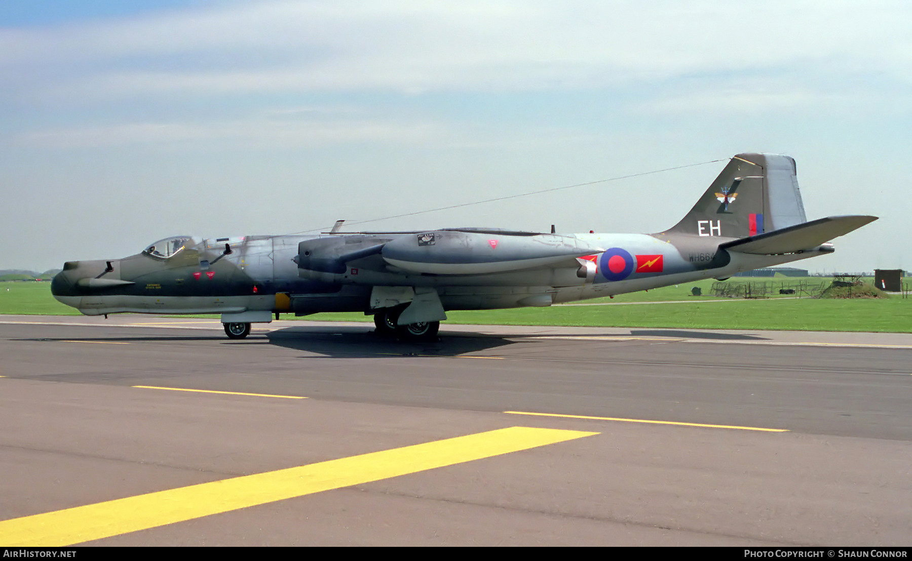 Aircraft Photo of WH664 | English Electric Canberra T17 | UK - Air Force | AirHistory.net #714669