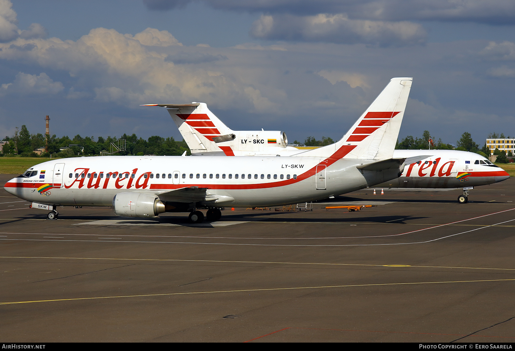 Aircraft Photo of LY-SKW | Boeing 737-382 | Aurela | AirHistory.net #715308