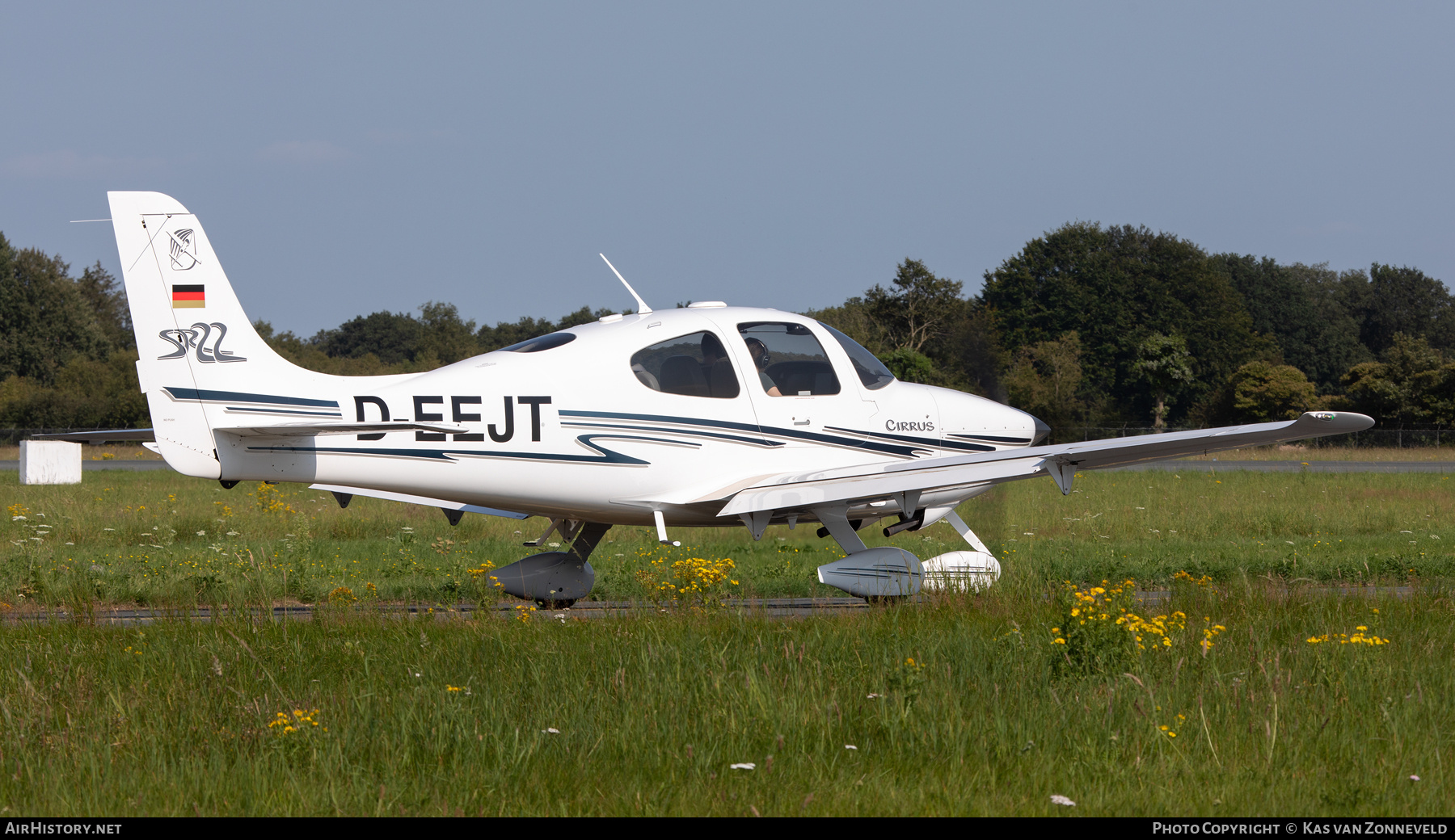 Aircraft Photo of D-EEJT | Cirrus SR-22 G1 | AirHistory.net #715390