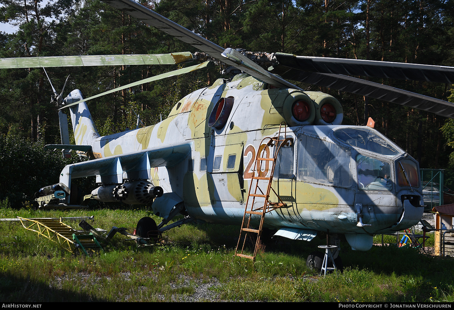 Aircraft Photo of 20 red | Mil Mi-24A | Soviet Union - Air Force | AirHistory.net #715473