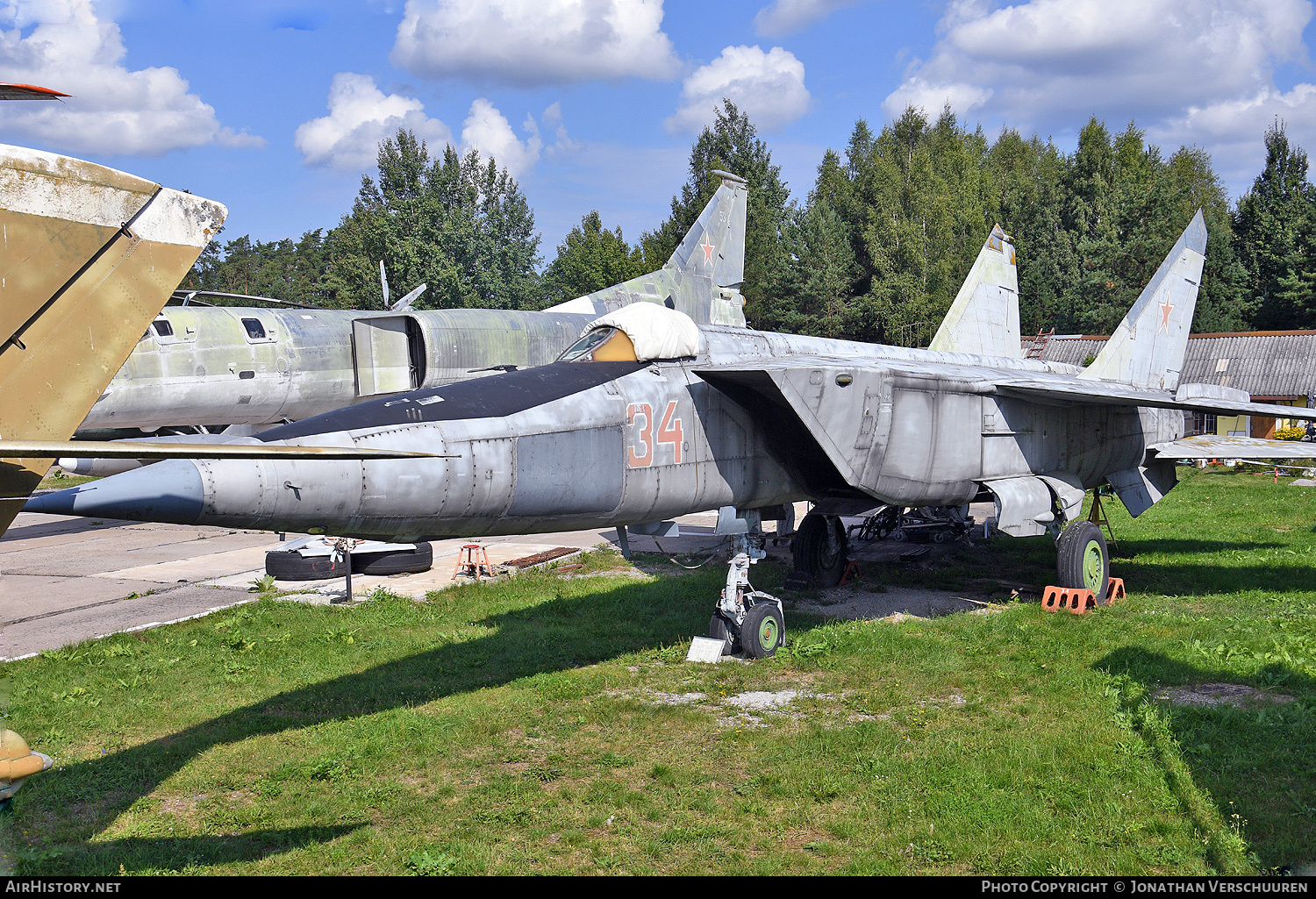 Aircraft Photo of 34 red | Mikoyan-Gurevich MiG-25RBS | Soviet Union - Air Force | AirHistory.net #715558