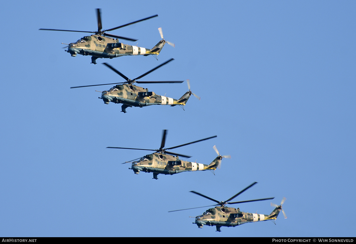 Aircraft Photo of 100 | Mil Mi-24PU1 | Ukraine - Army | AirHistory.net #715981