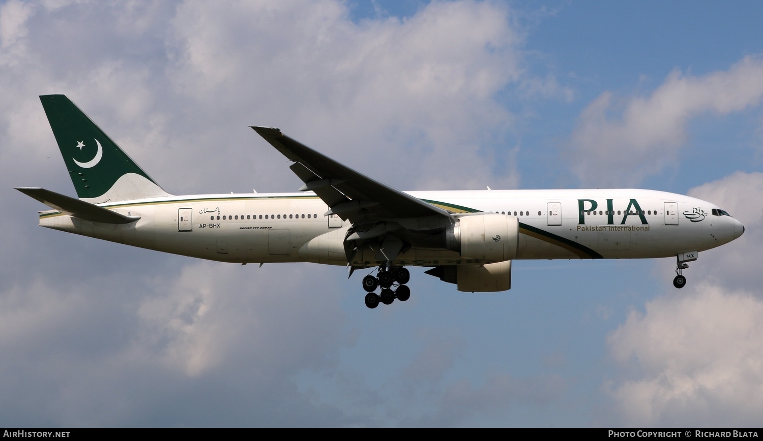 Aircraft Photo of AP-BHX | Boeing 777-240/ER | Pakistan International Airlines - PIA | AirHistory.net #716072