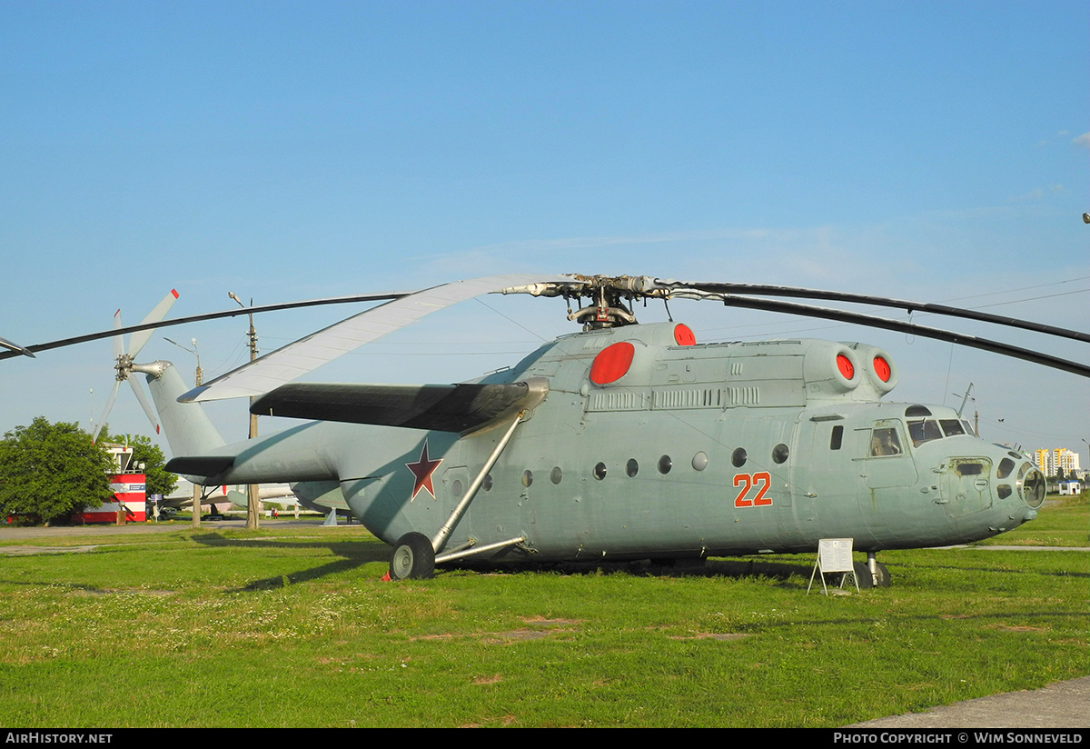 Aircraft Photo of 22 red | Mil Mi-6A | Ukraine - Army | AirHistory.net #716083