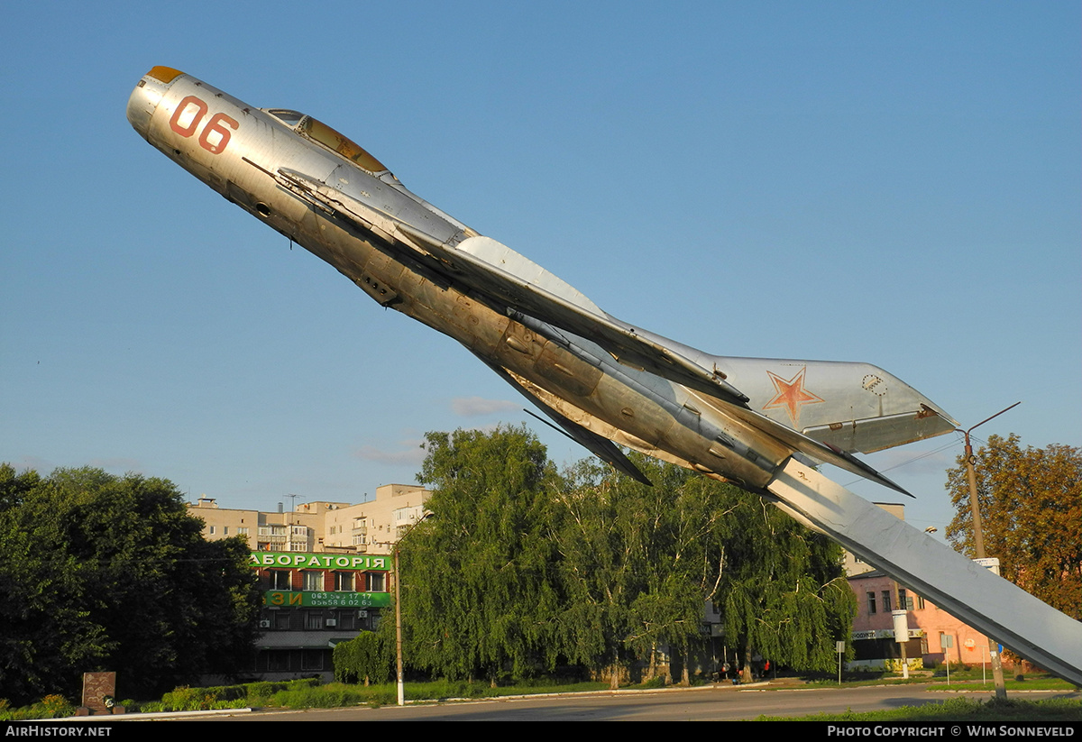 Aircraft Photo of 06 red | Mikoyan-Gurevich MiG-19PM | Soviet Union - Air Force | AirHistory.net #716106