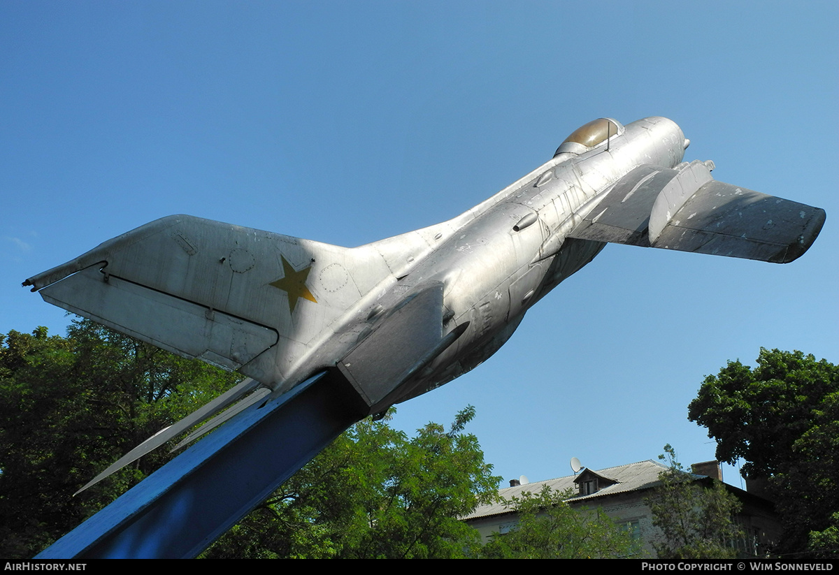 Aircraft Photo of 83 red | Mikoyan-Gurevich MiG-19PM | Soviet Union - Air Force | AirHistory.net #716130