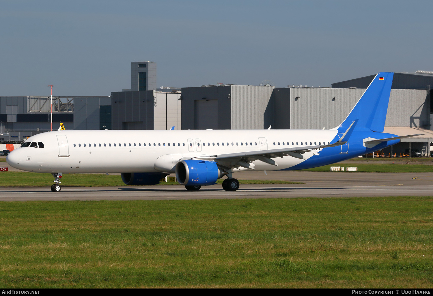 Aircraft Photo of D-AVZJ / G-SUNL | Airbus A321-251NX | Jet2 | AirHistory.net #716137