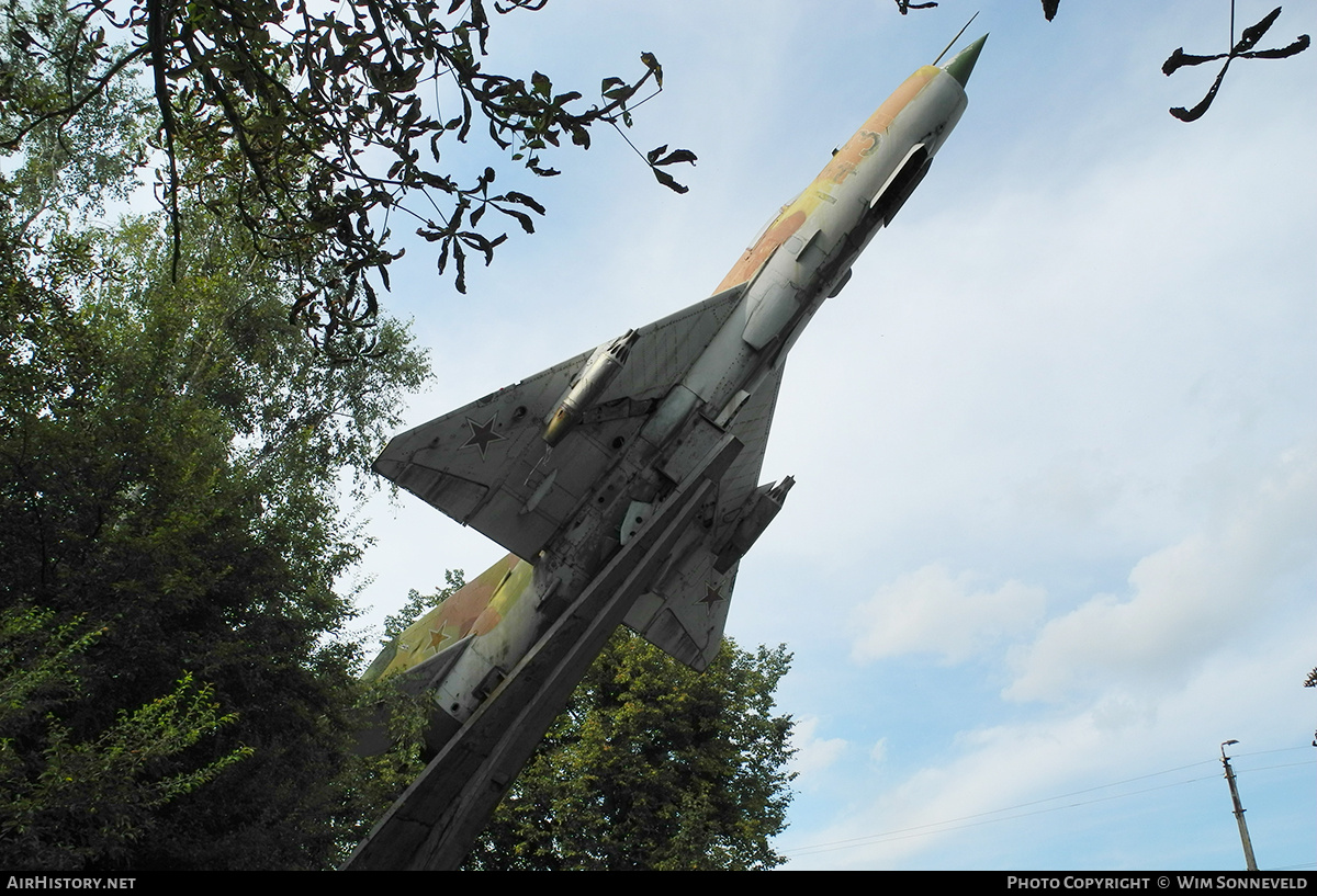 Aircraft Photo of 143 blue | Mikoyan-Gurevich MiG-21PFM | Soviet Union - Air Force | AirHistory.net #716189