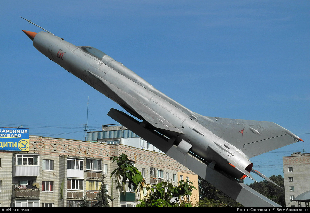 Aircraft Photo of 01 red | Mikoyan-Gurevich MiG-21PF | Soviet Union - Air Force | AirHistory.net #716204