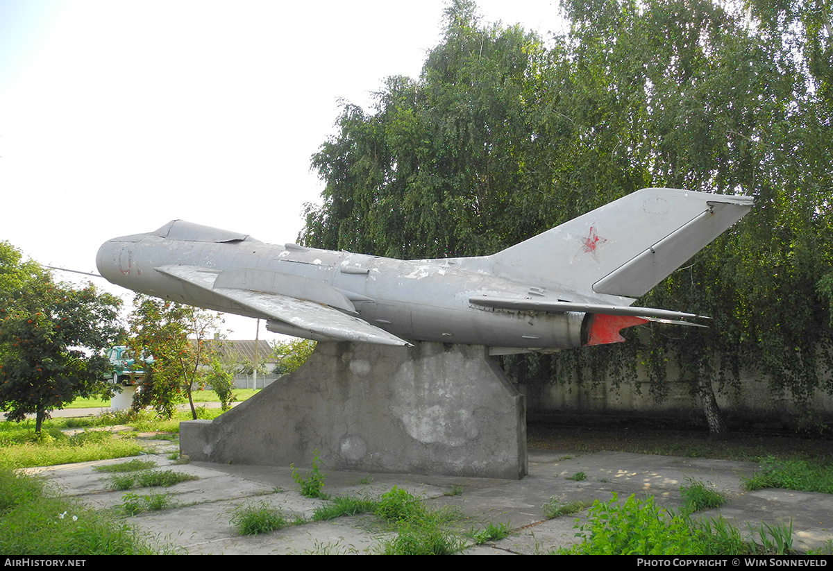 Aircraft Photo of 01 red | Mikoyan-Gurevich MiG-19 | Soviet Union - Air Force | AirHistory.net #716207