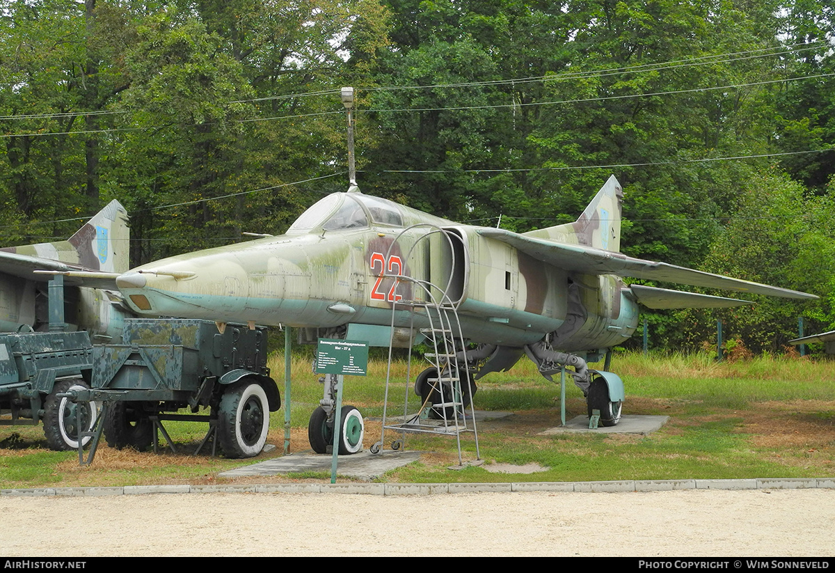 Aircraft Photo of 22 red | Mikoyan-Gurevich MiG-27D | Ukraine - Air Force | AirHistory.net #716284