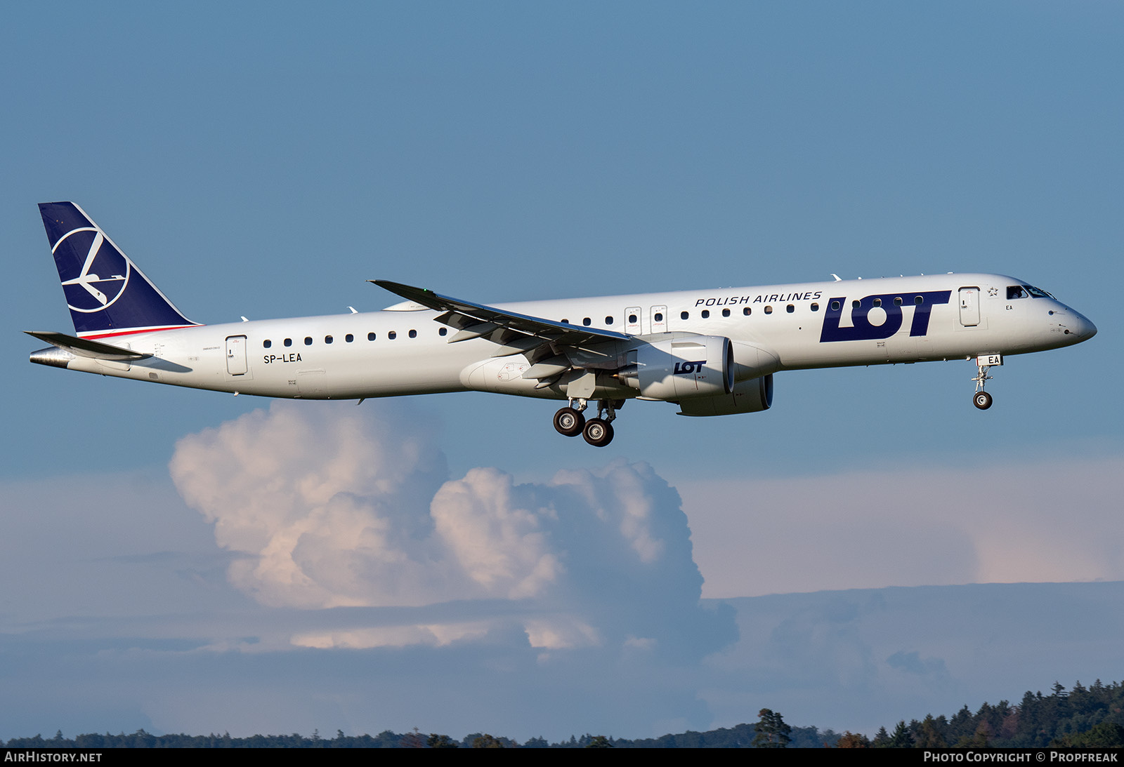 Aircraft Photo of SP-LEA | Embraer 195-E2 (ERJ-190-400 STD) | LOT Polish Airlines - Polskie Linie Lotnicze | AirHistory.net #716302