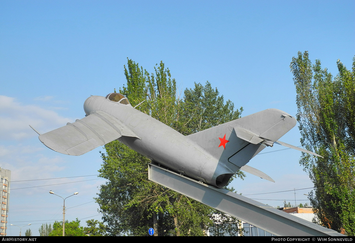 Aircraft Photo of 11 red | Mikoyan-Gurevich MiG-17 | Soviet Union - Air Force | AirHistory.net #716353