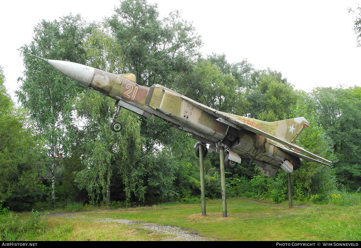 Aircraft Photo of 21 red | Mikoyan-Gurevich MiG-23 | Soviet Union - Air Force | AirHistory.net #716380
