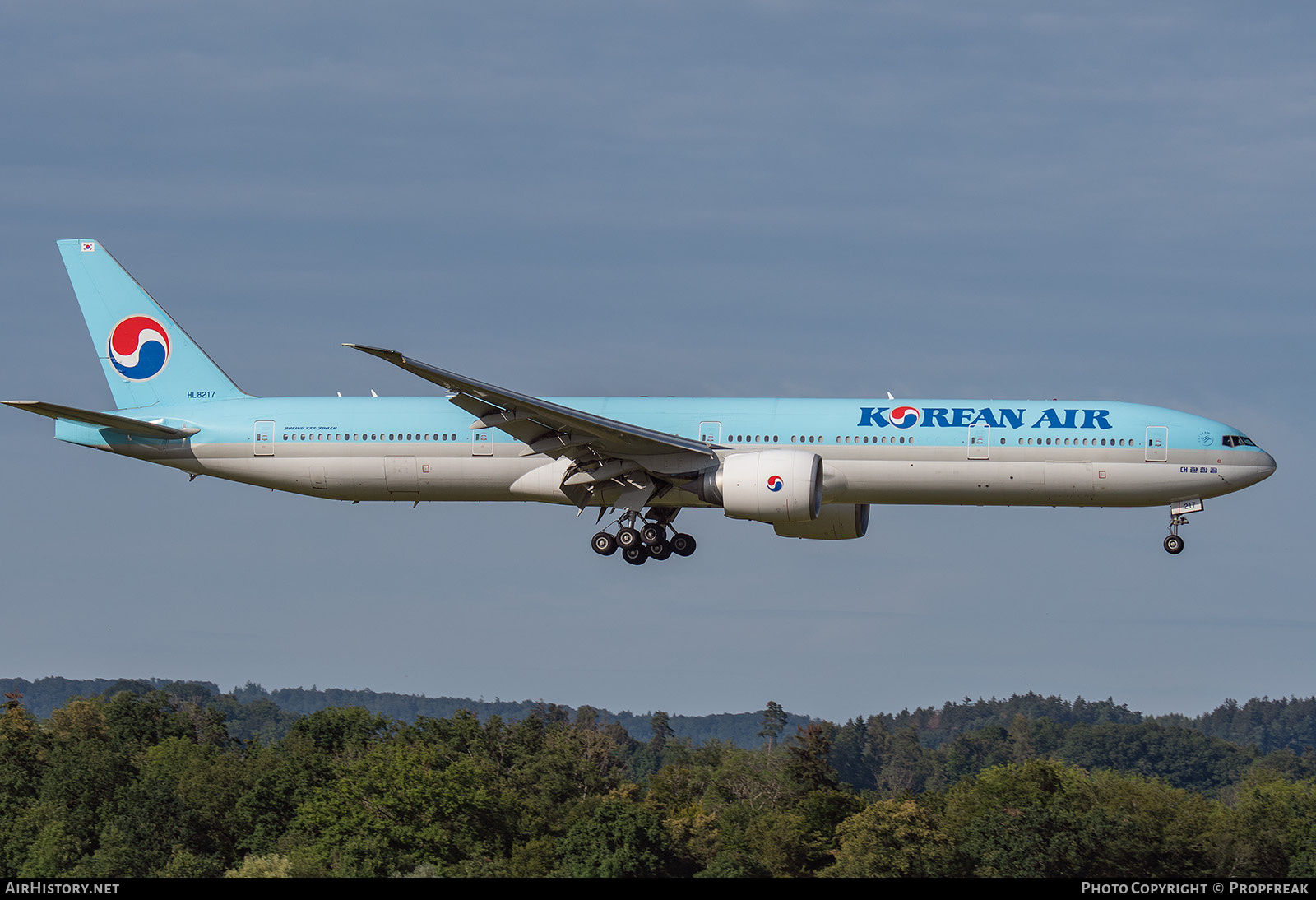 Aircraft Photo of HL8217 | Boeing 777-3B5/ER | Korean Air | AirHistory.net #716920