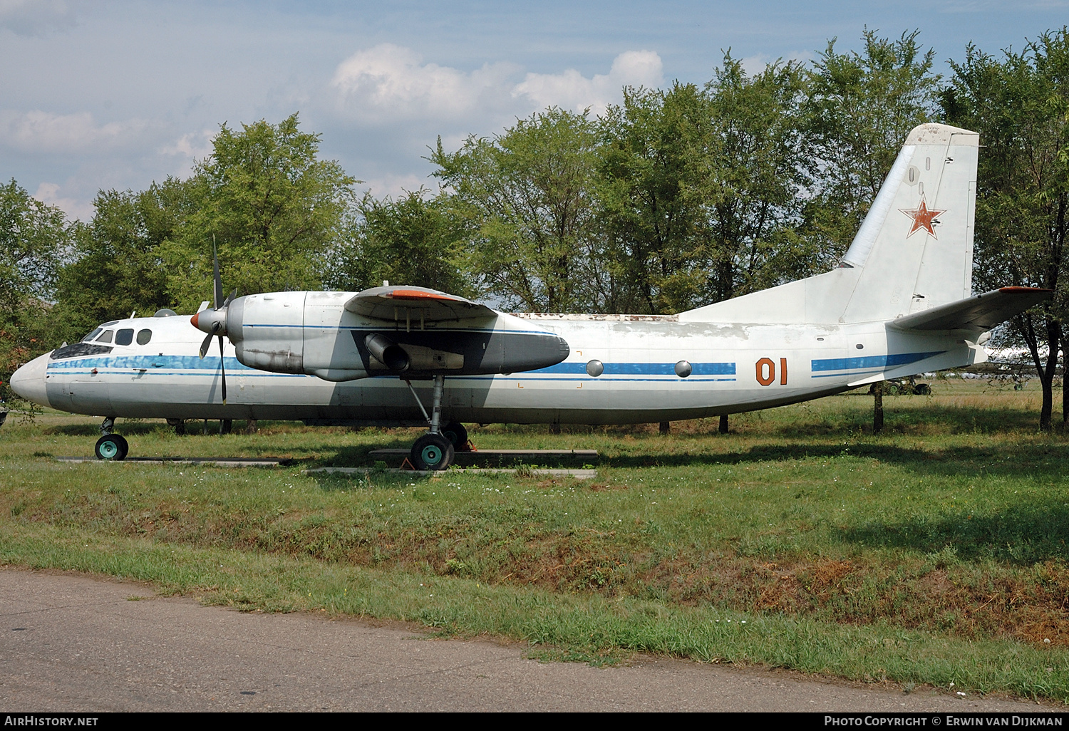 Aircraft Photo of 01 red | Antonov An-24T | Russia - Air Force | AirHistory.net #716929