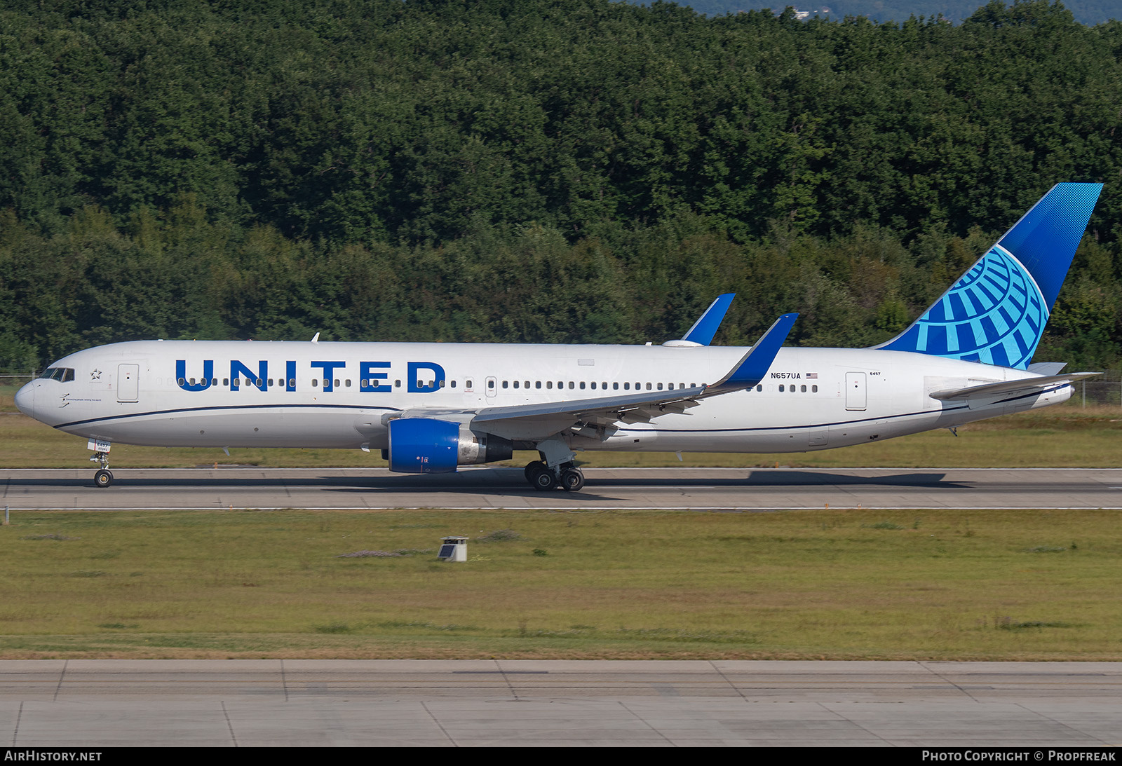 Aircraft Photo of N657UA | Boeing 767-322/ER | United Airlines | AirHistory.net #717255