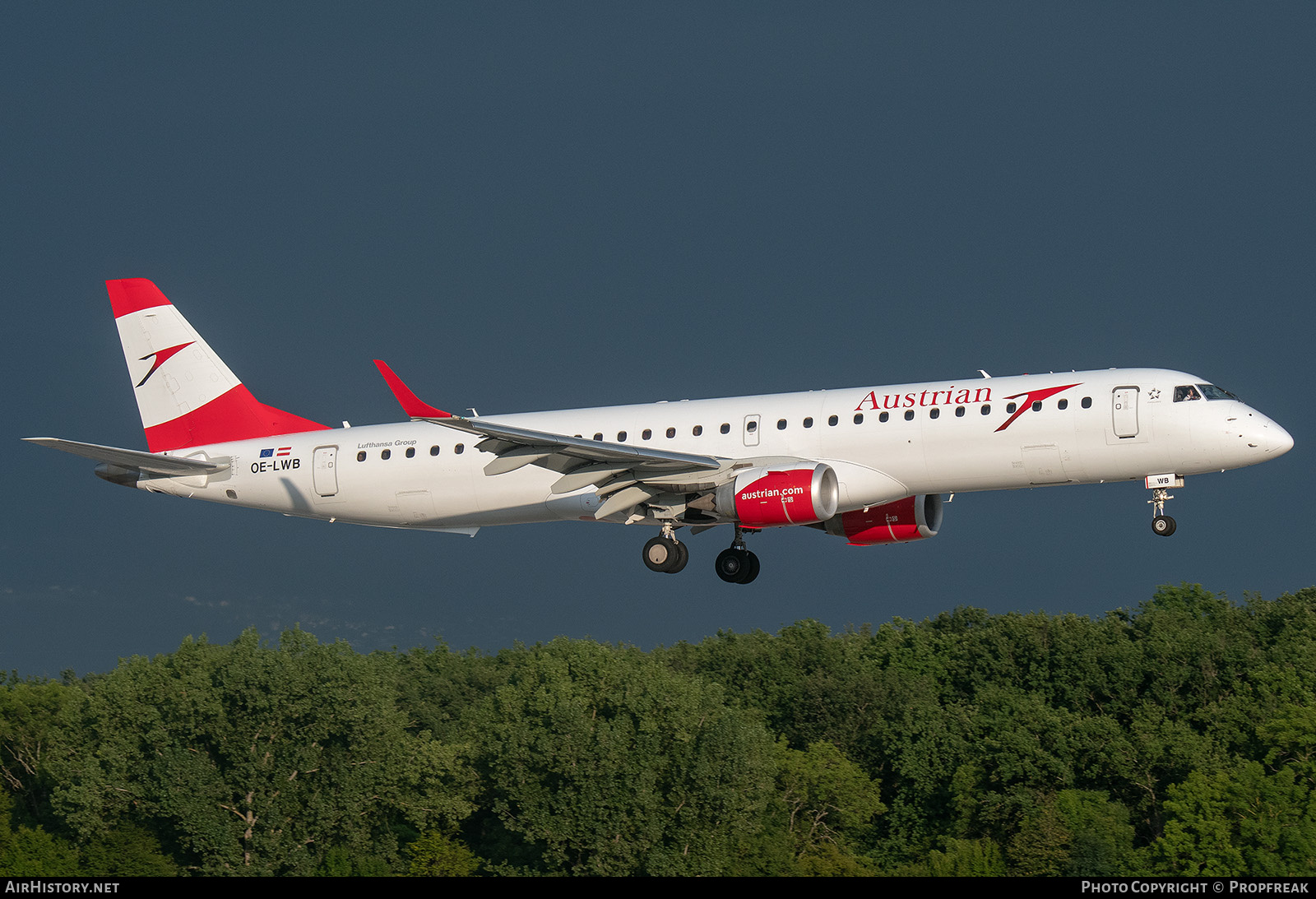 Aircraft Photo of OE-LWB | Embraer 195LR (ERJ-190-200LR) | Austrian Airlines | AirHistory.net #717271