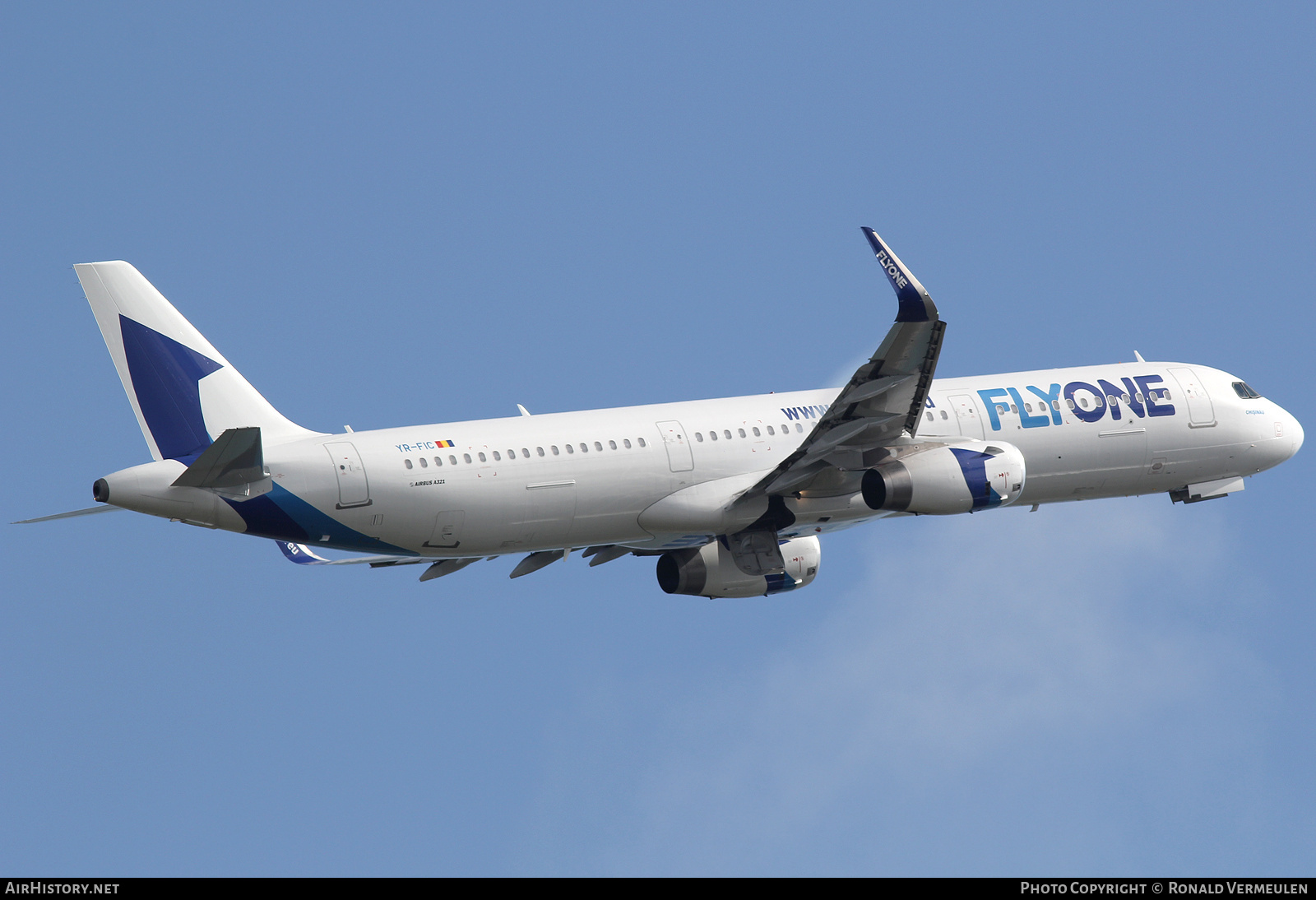 Aircraft Photo of YR-FIC | Airbus A321-231 | FlyOne | AirHistory.net #717286