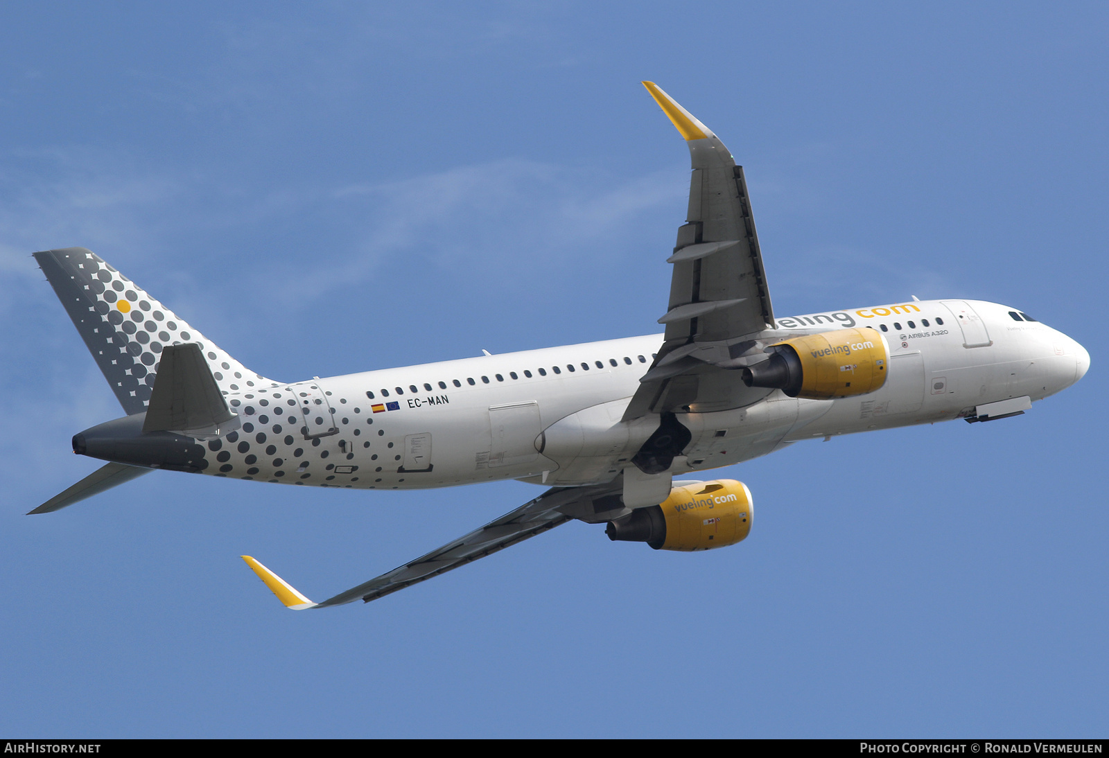 Aircraft Photo of EC-MAN | Airbus A320-214 | Vueling Airlines | AirHistory.net #717295