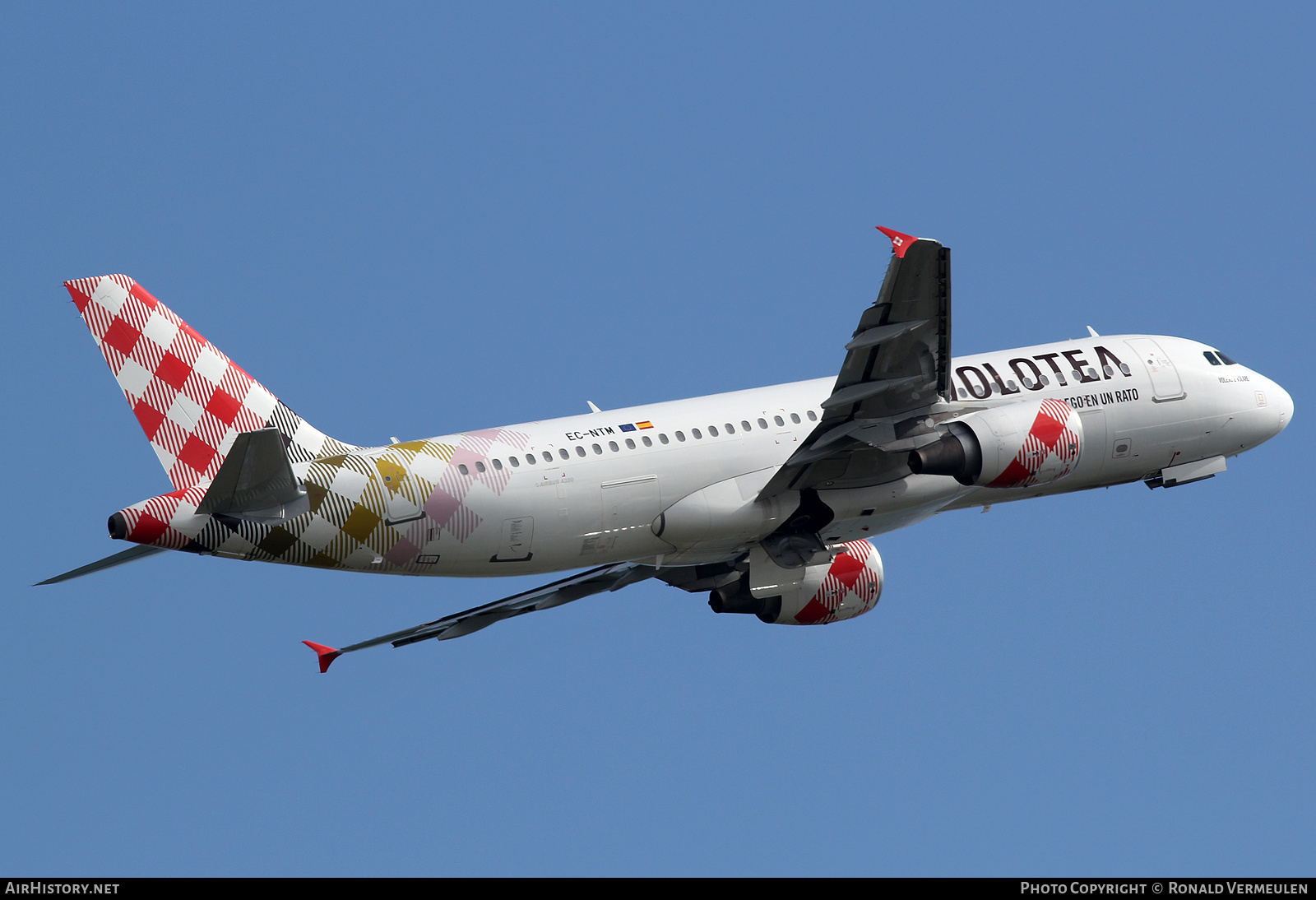 Aircraft Photo of EC-NTM | Airbus A320-216 | Volotea | AirHistory.net #717299