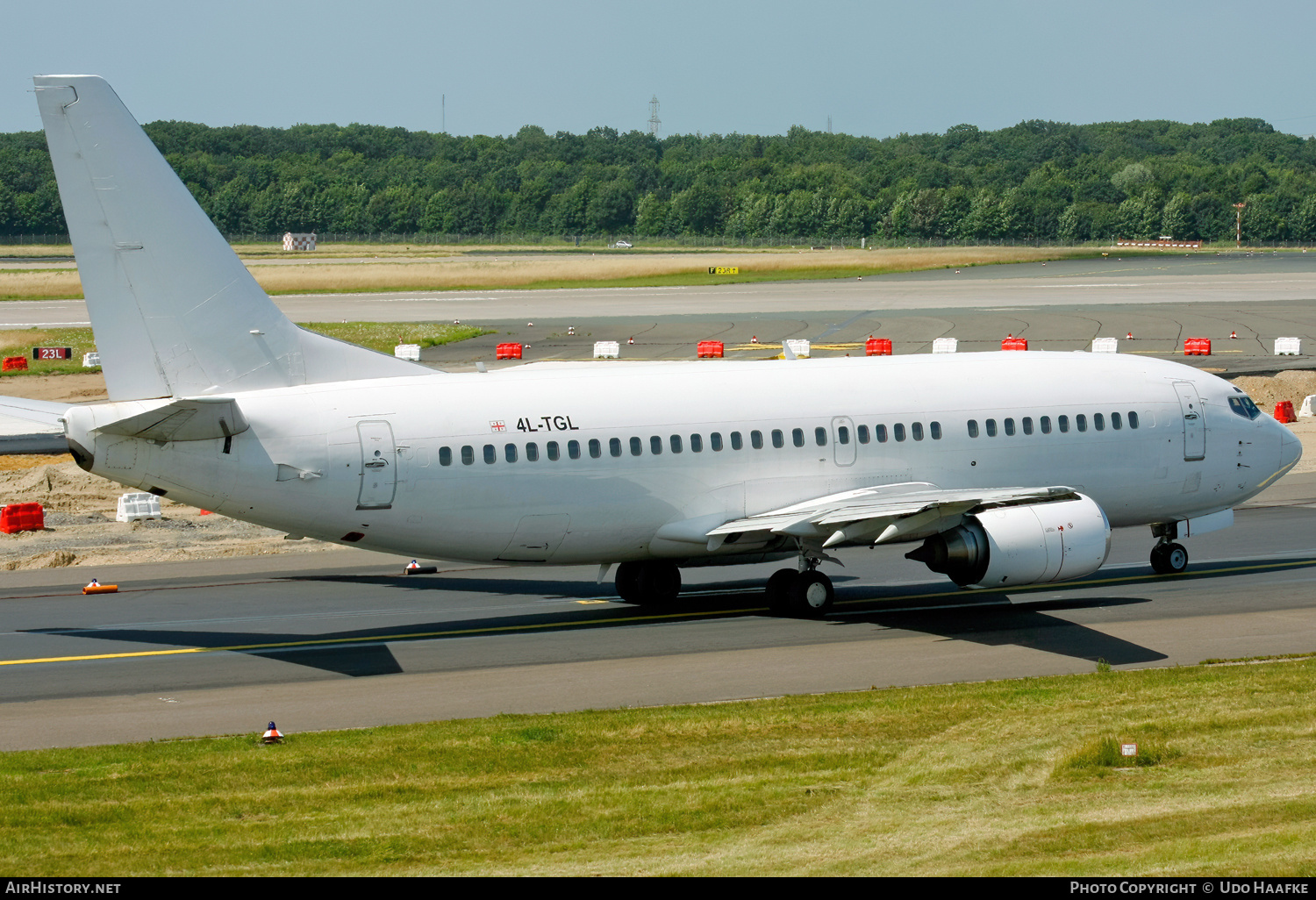 Aircraft Photo of 4L-TGL | Boeing 737-3B7 | AirHistory.net #717771