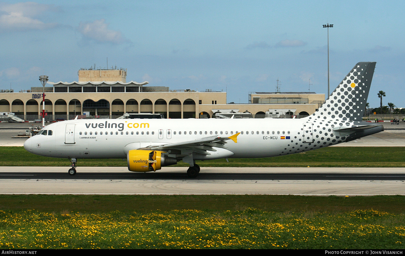 Aircraft Photo of EC-MCU | Airbus A320-214 | Vueling Airlines | AirHistory.net #718095