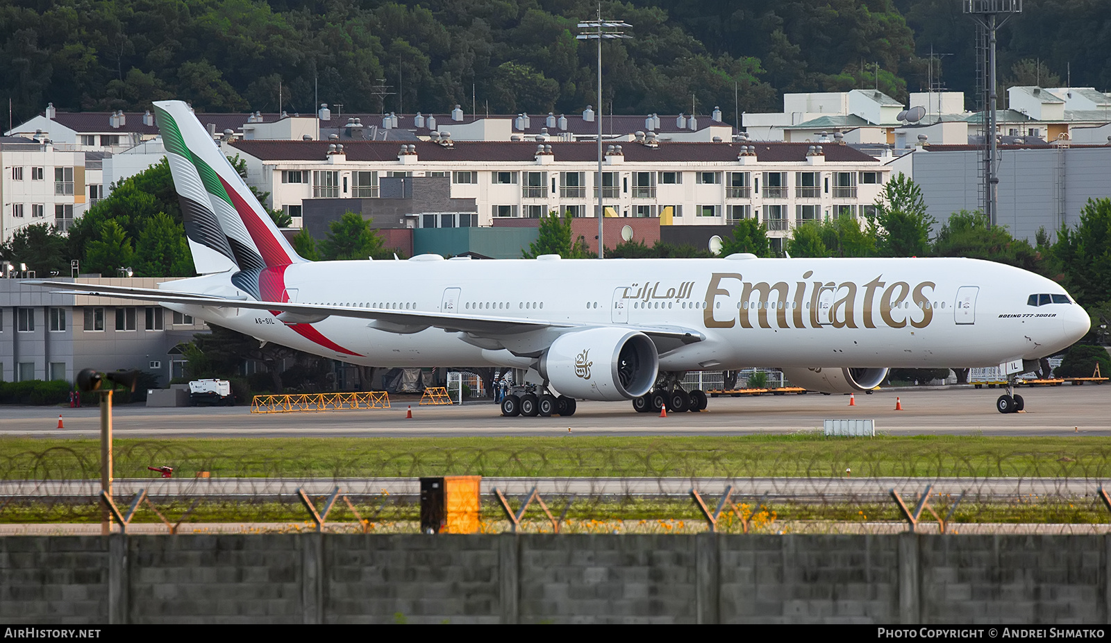 Aircraft Photo of A6-SIL | Boeing 777-35R/ER | Emirates | AirHistory.net #718477