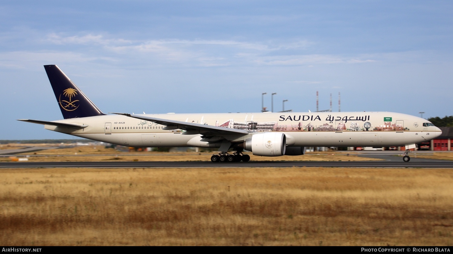 Aircraft Photo of HZ-AK28 | Boeing 777-368/ER | Saudia - Saudi Arabian Airlines | AirHistory.net #718523
