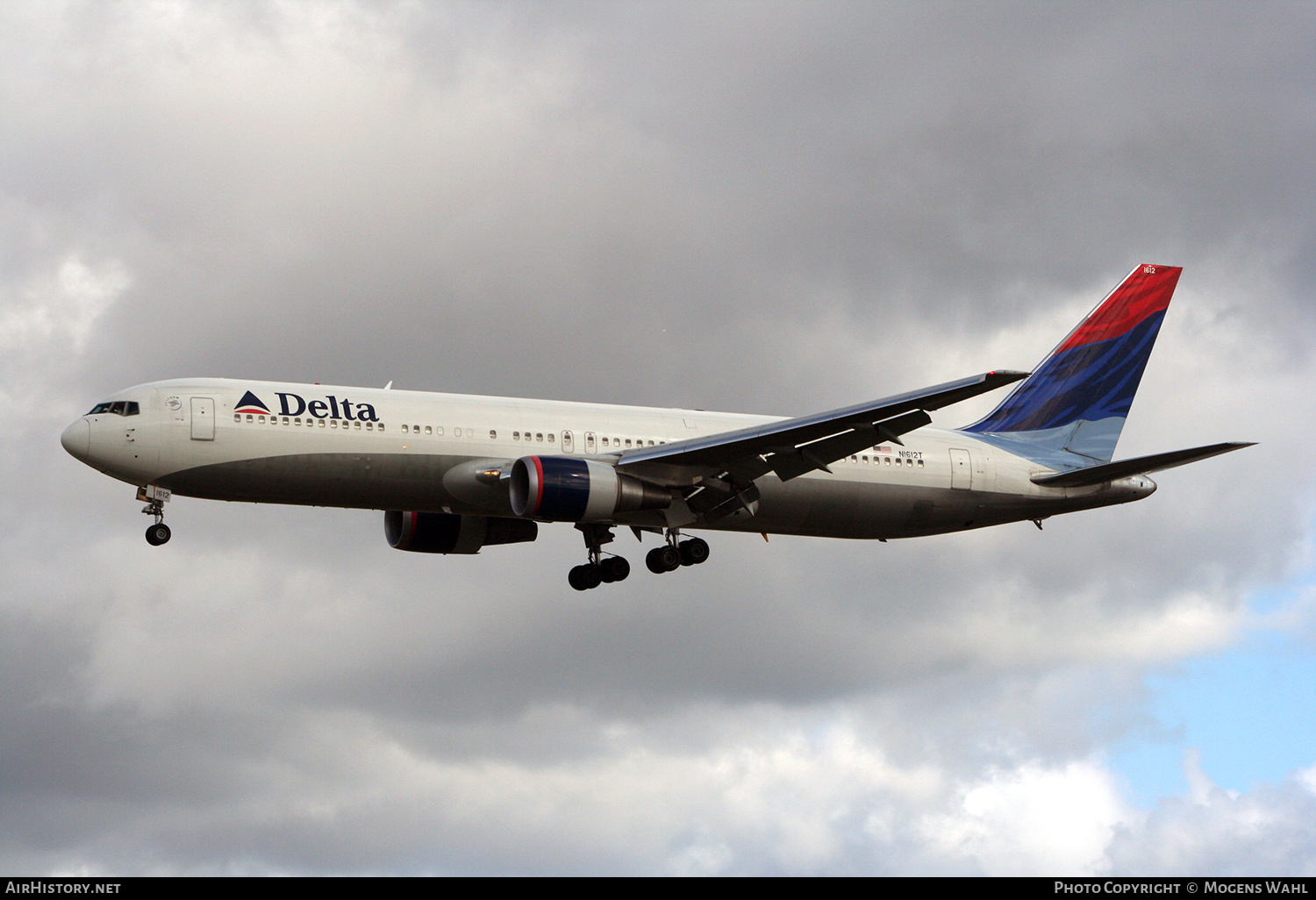 Aircraft Photo of N1612T | Boeing 767-332/ER | Delta Air Lines | AirHistory.net #718904