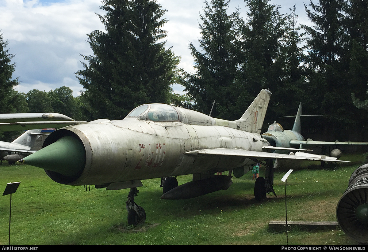 Aircraft Photo of 2401 | Mikoyan-Gurevich MiG-21PF | Poland - Air Force | AirHistory.net #719023