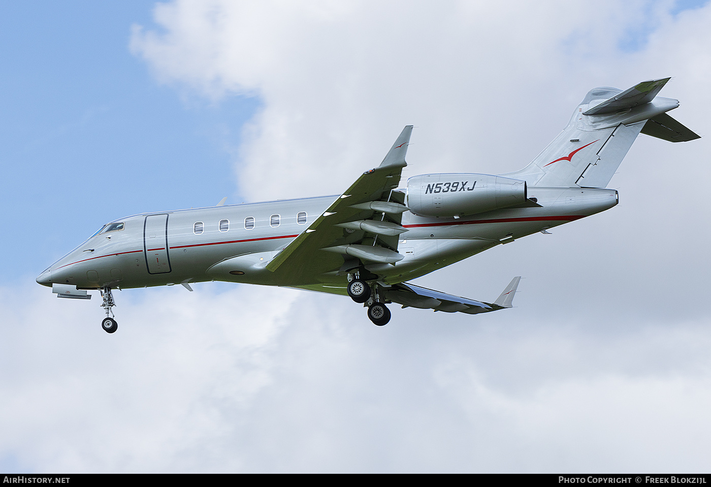 Aircraft Photo of N539XJ | Bombardier Challenger 300 (BD-100-1A10) | VistaJet | AirHistory.net #719067