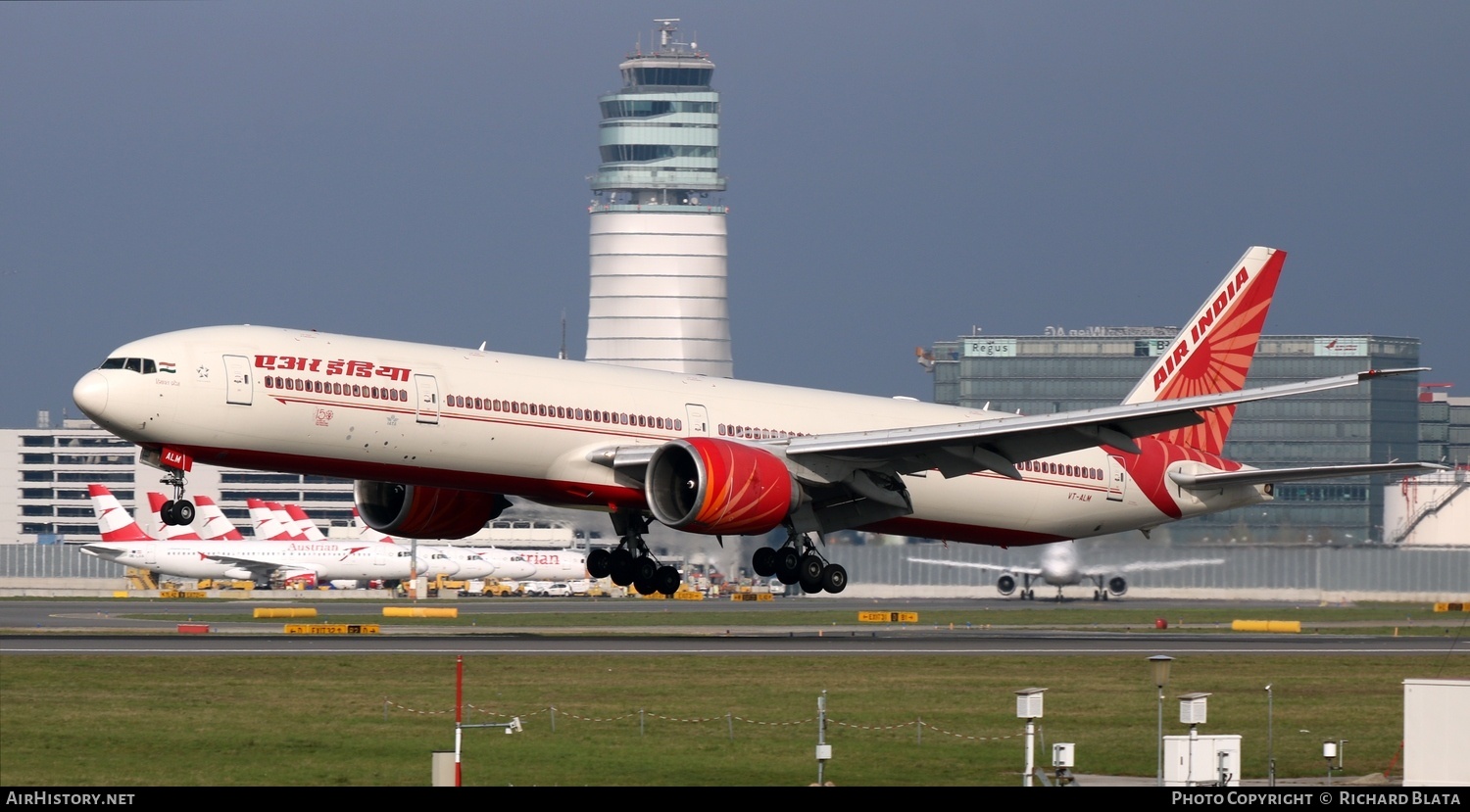 Aircraft Photo of VT-ALM | Boeing 777-337/ER | Air India | AirHistory.net #719100