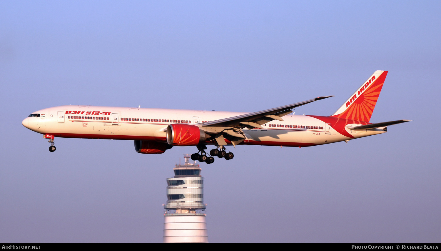 Aircraft Photo of VT-ALR | Boeing 777-337/ER | Air India | AirHistory.net #719109
