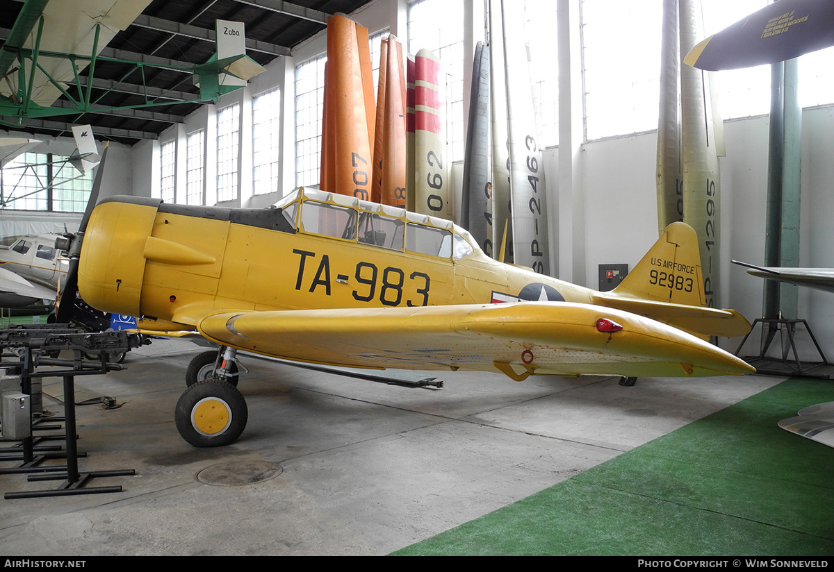Aircraft Photo of 49-2983 / 92983 | North American T-6G Texan | USA - Air Force | AirHistory.net #719126
