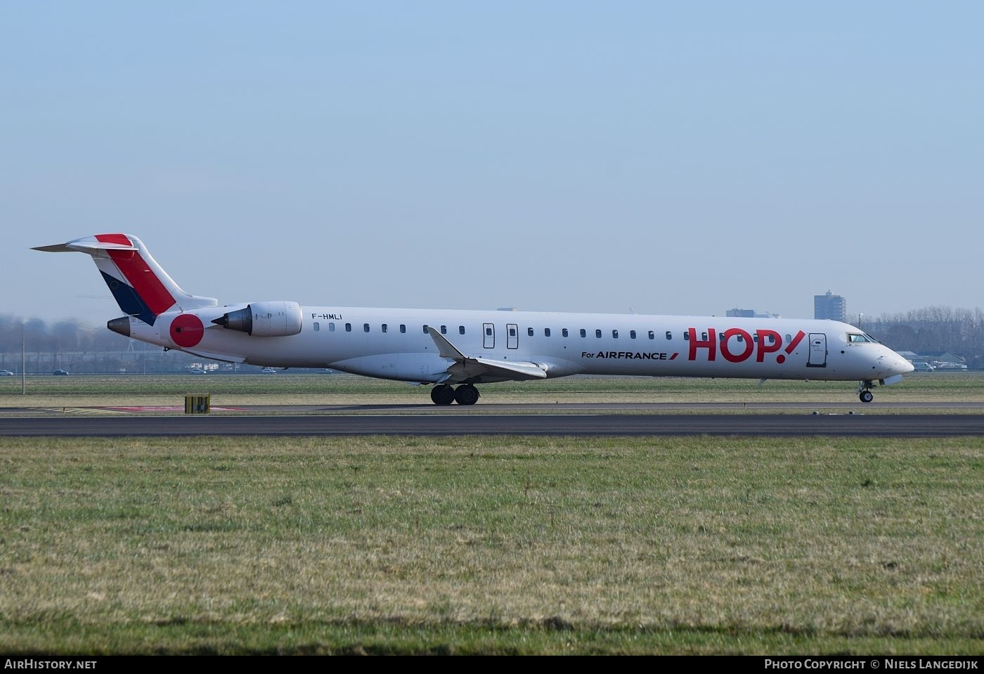 Aircraft Photo of F-HMLI | Bombardier CRJ-1000EL NG (CL-600-2E25) | Hop! | AirHistory.net #719174