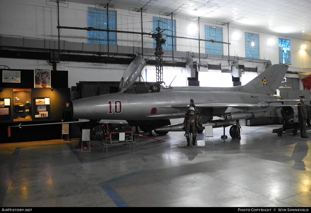 Aircraft Photo of 10 | Mikoyan-Gurevich MiG-21F-13 | Romania - Air Force | AirHistory.net #719244