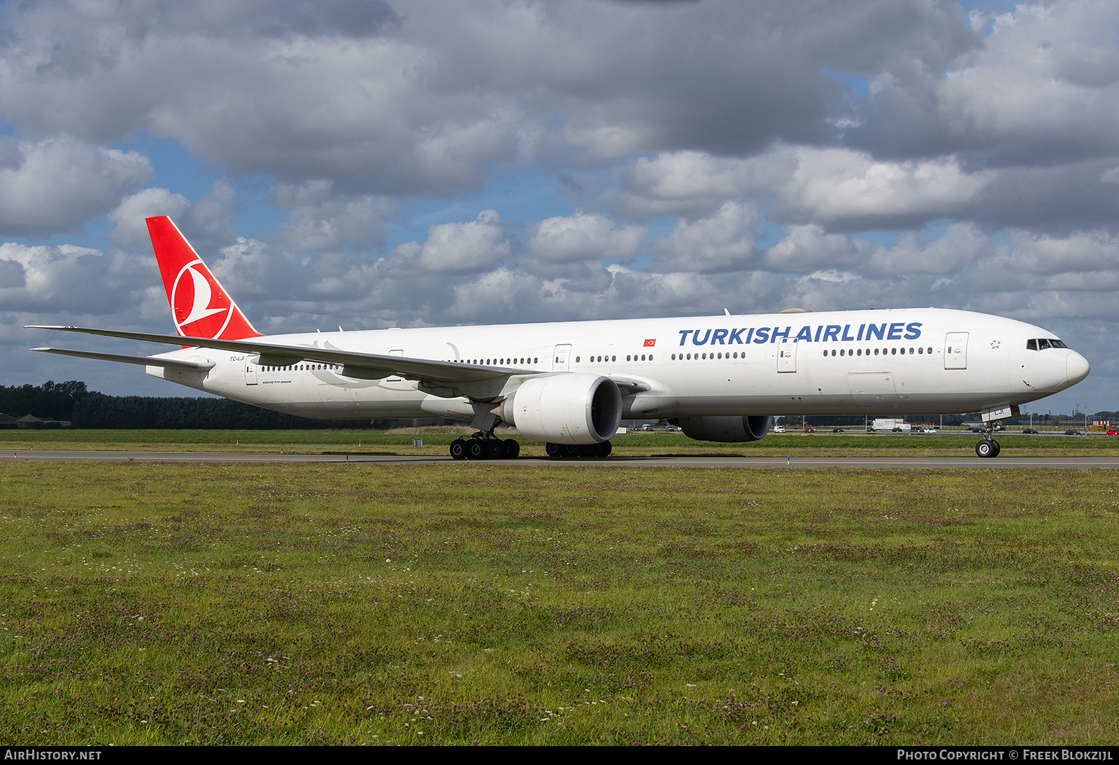 Aircraft Photo of TC-LJI | Boeing 777-3F2/ER | Turkish Airlines | AirHistory.net #719376