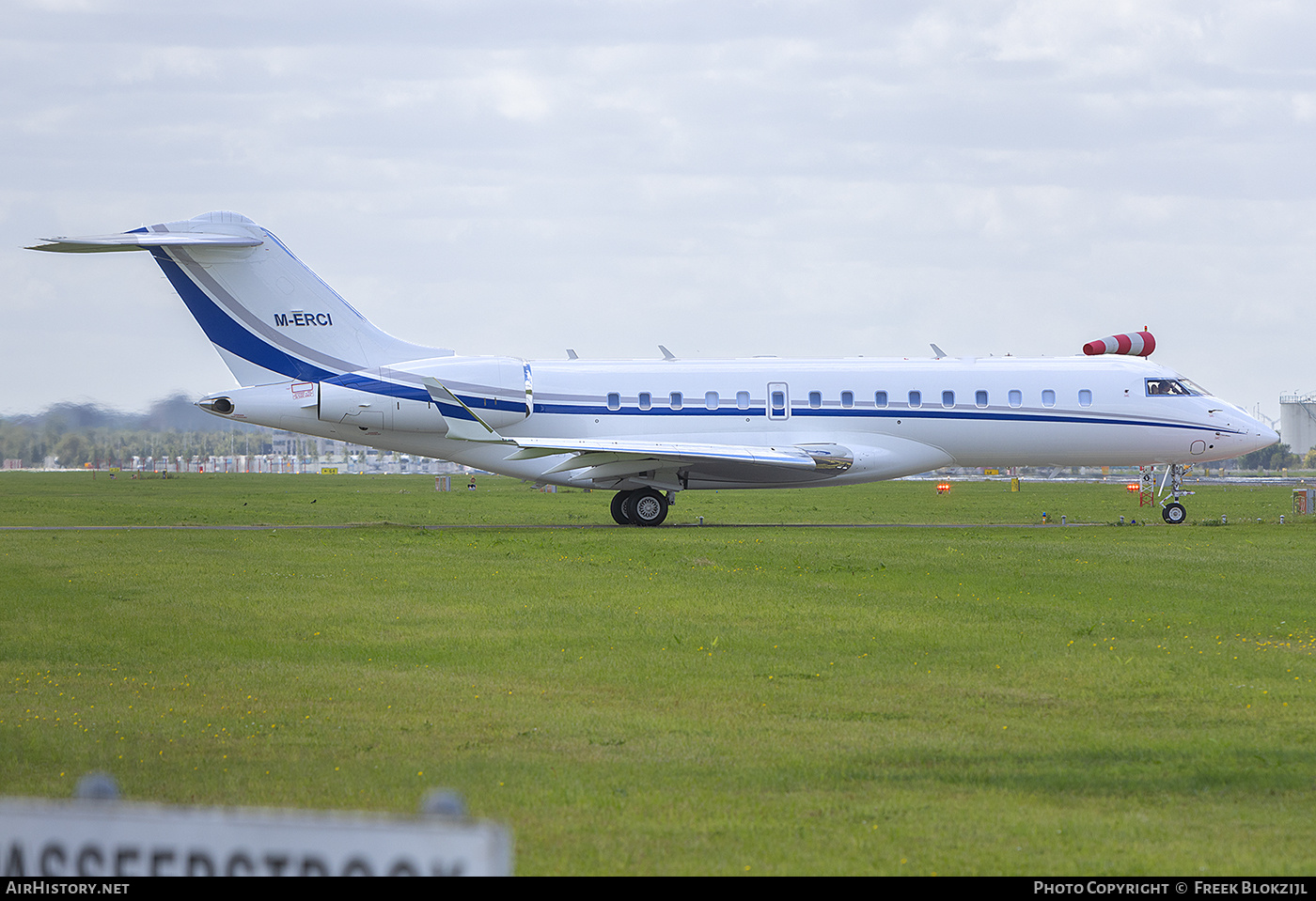 Aircraft Photo of M-ERCI | Bombardier Global 6000 (BD-700-1A10) | AirHistory.net #719394