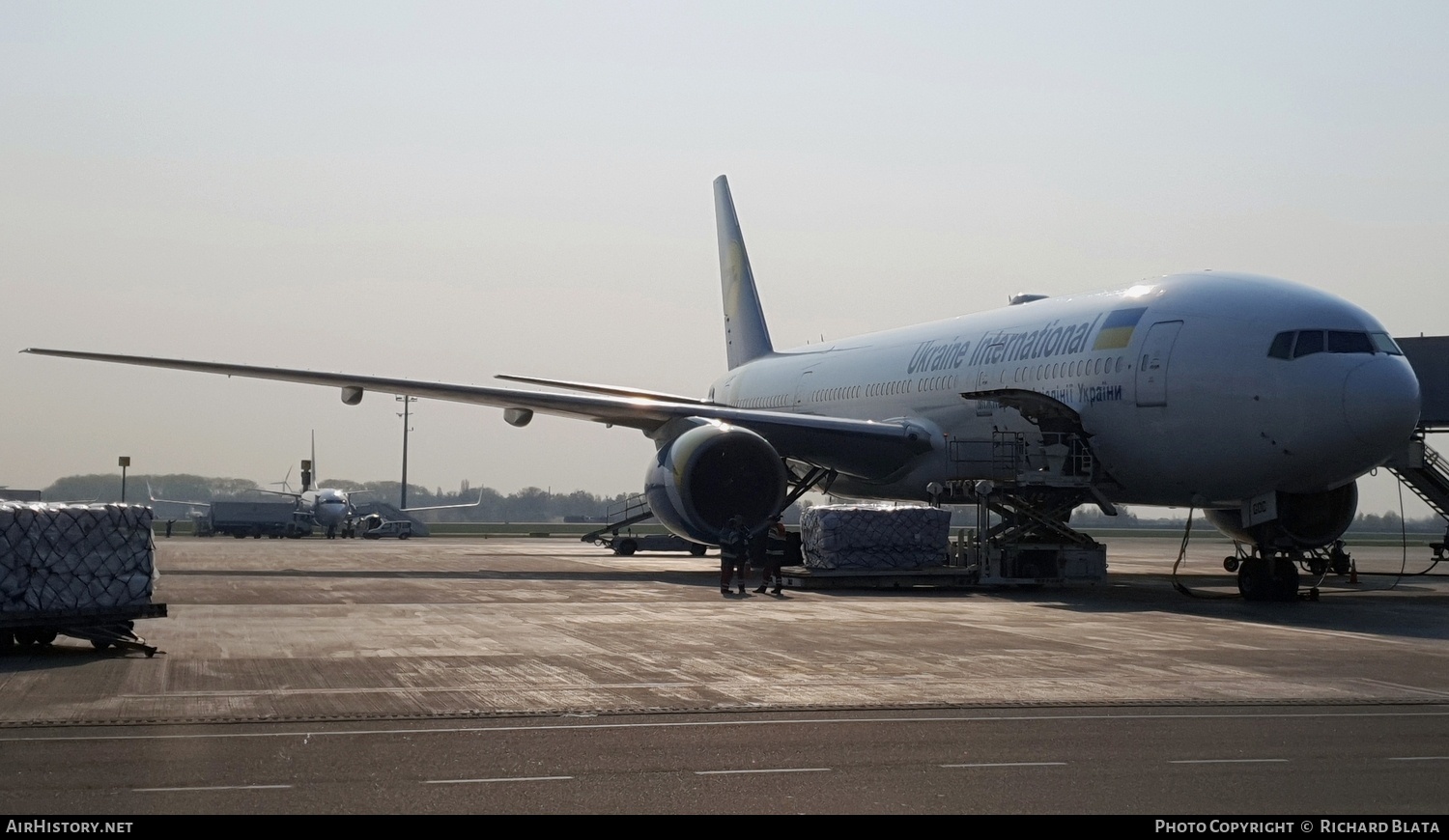 Aircraft Photo of UR-GOC | Boeing 777-28E/ER | Ukraine International Airlines | AirHistory.net #719474
