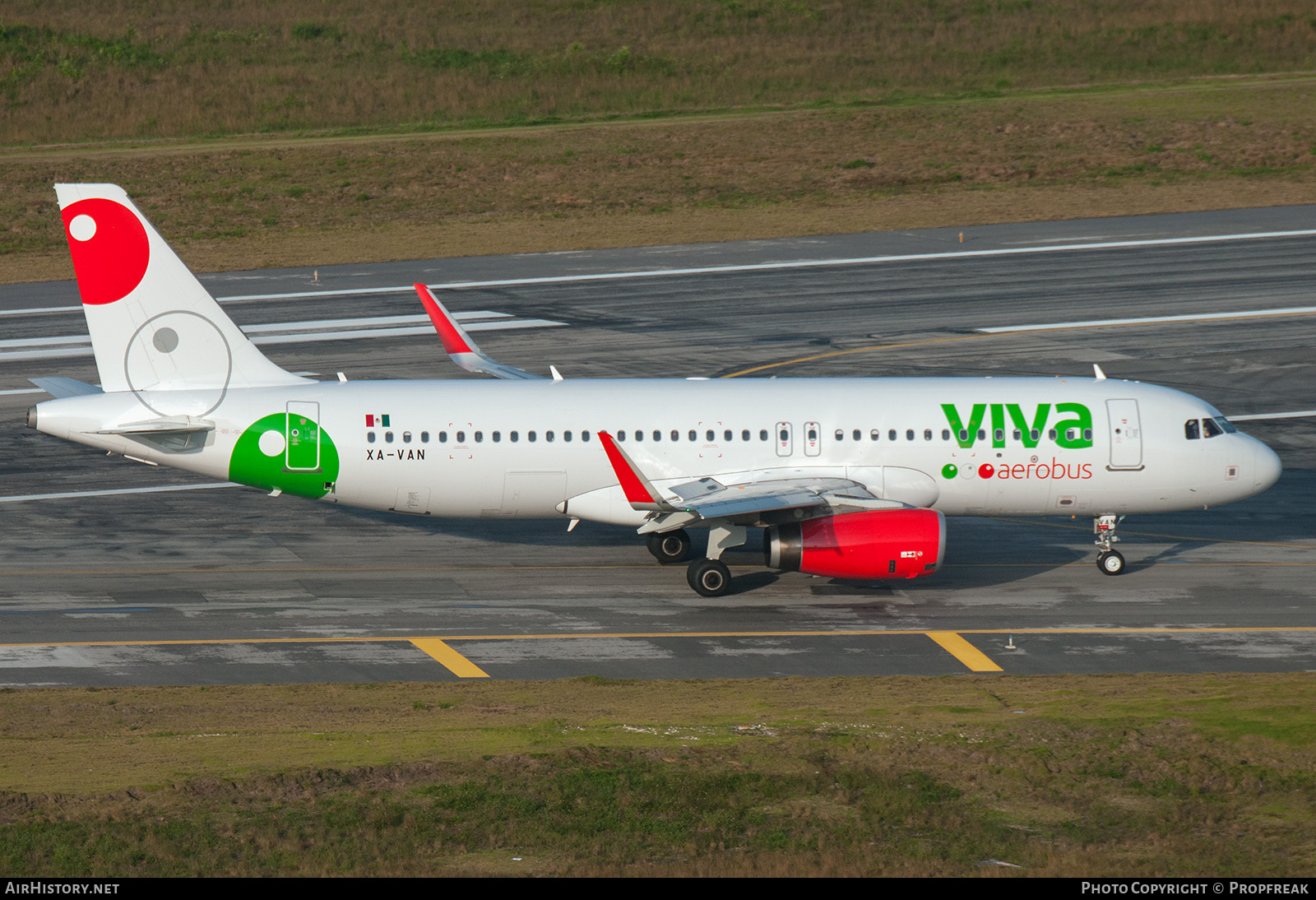 Aircraft Photo of XA-VAN | Airbus A320-232 | Viva Aerobús | AirHistory.net #719947