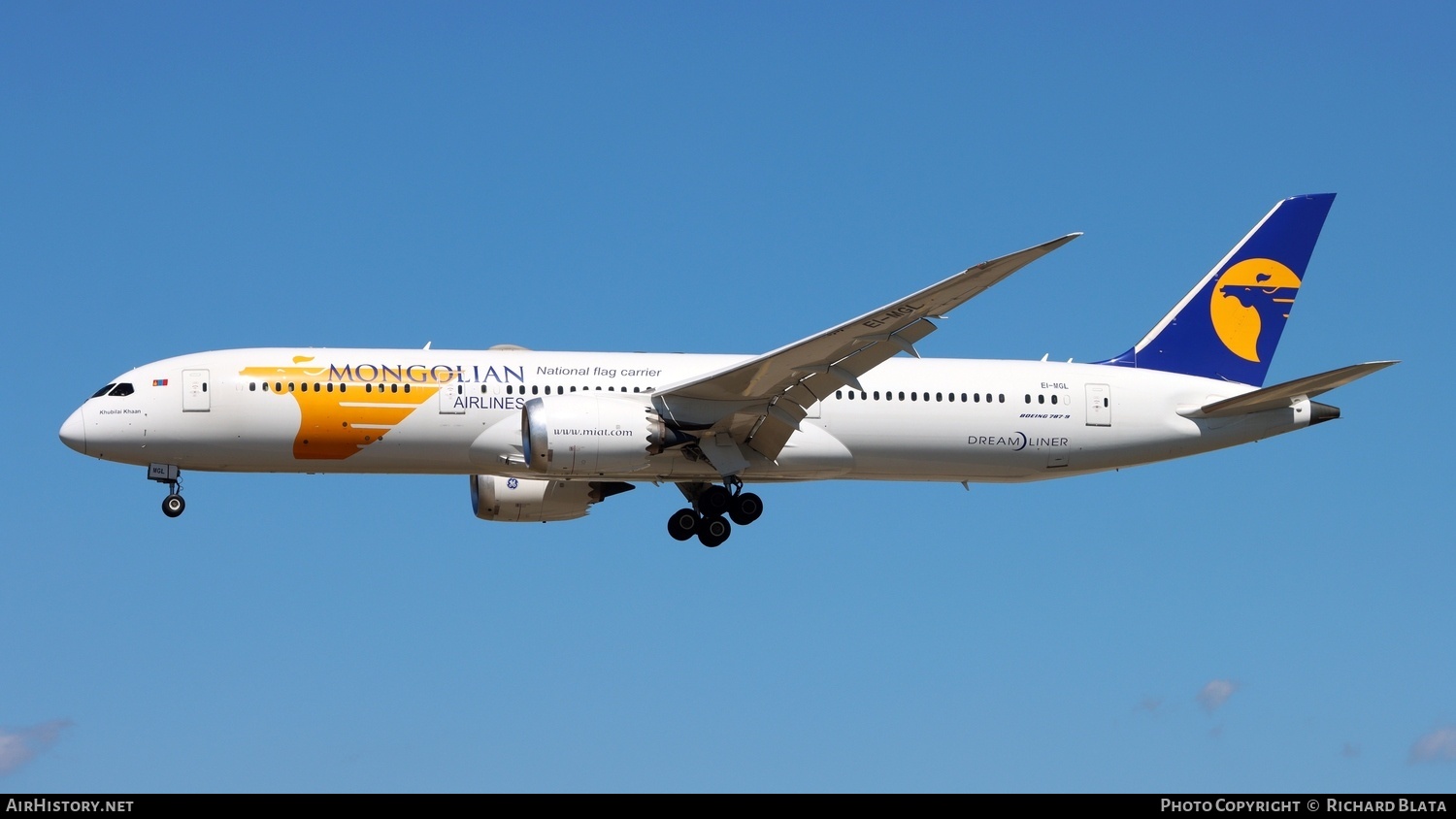 Aircraft Photo of EI-MGL | Boeing 787-9 Dreamliner | MIAT Mongolian Airlines | AirHistory.net #719963