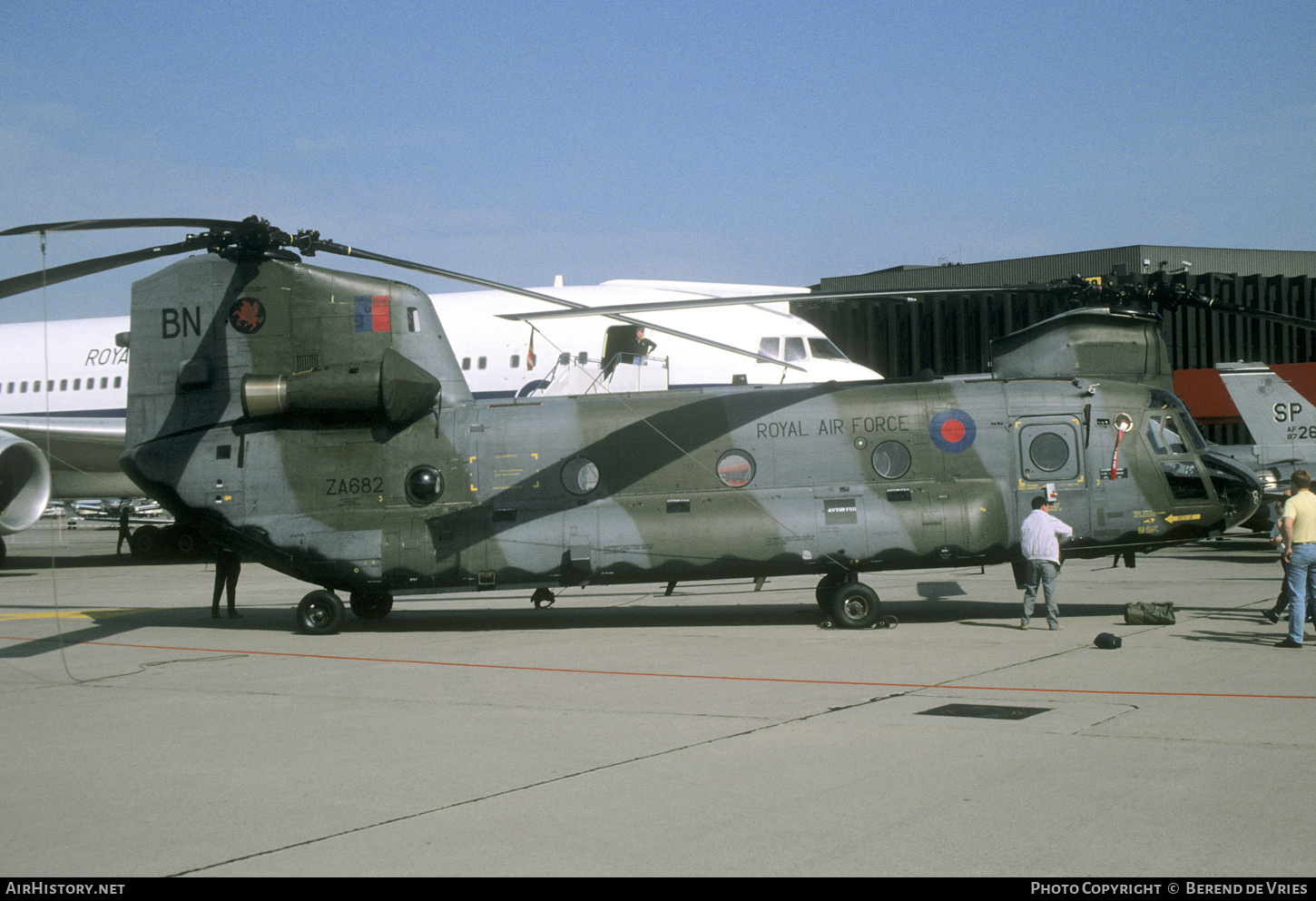 Aircraft Photo of ZA682 | Boeing Vertol Chinook HC1 (352) | UK - Air Force | AirHistory.net #719997