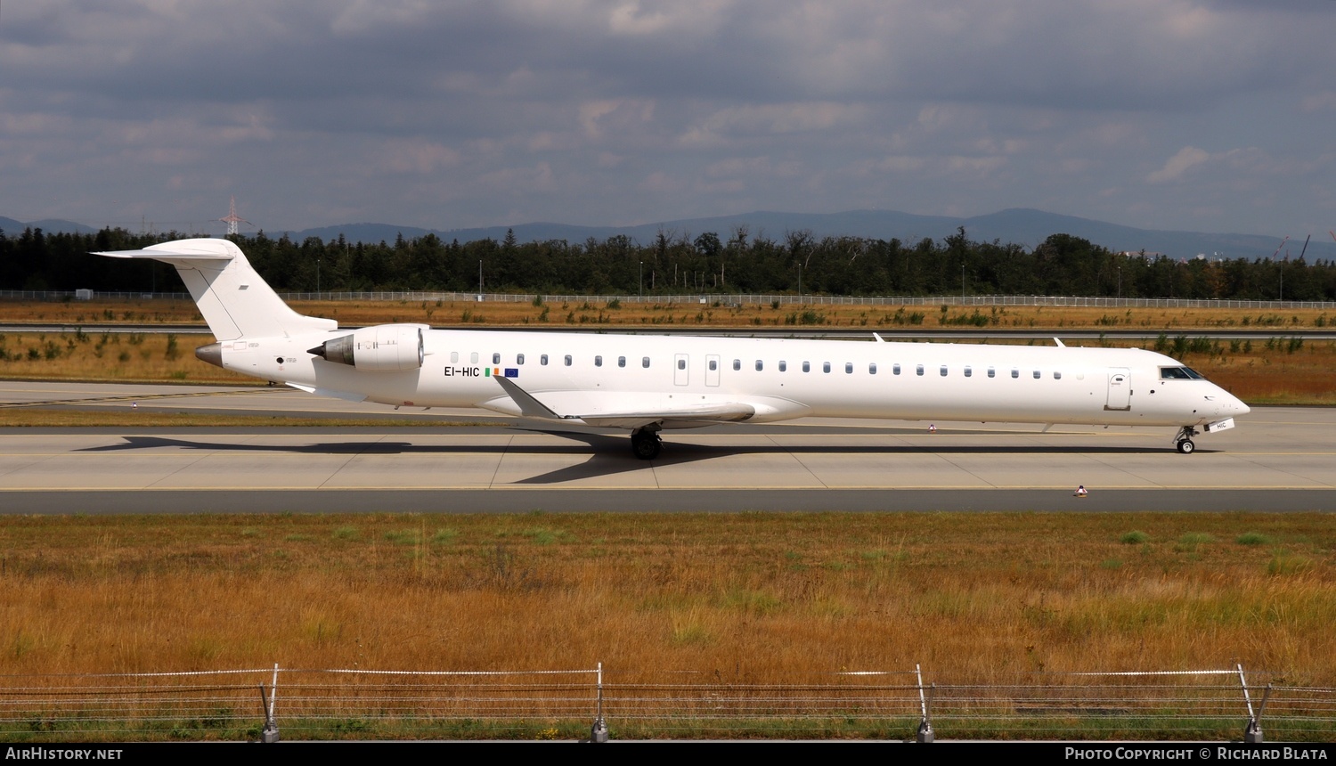 Aircraft Photo of EI-HIC | Bombardier CRJ-1000EL NG (CL-600-2E25) | AirHistory.net #720083