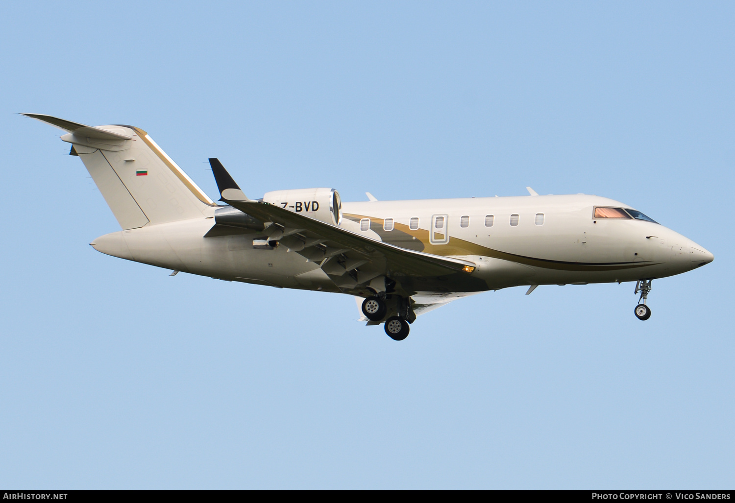 Aircraft Photo of LZ-BVD | Bombardier Challenger 605 (CL-600-2B16) | AirHistory.net #720196